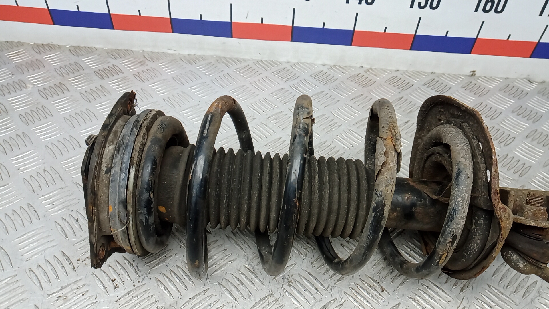 Амортизатор передний правый