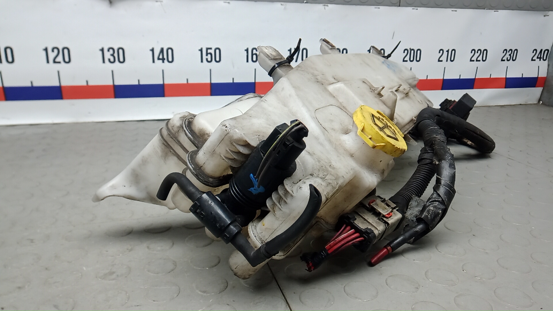 Бачок омывателя лобового стекла