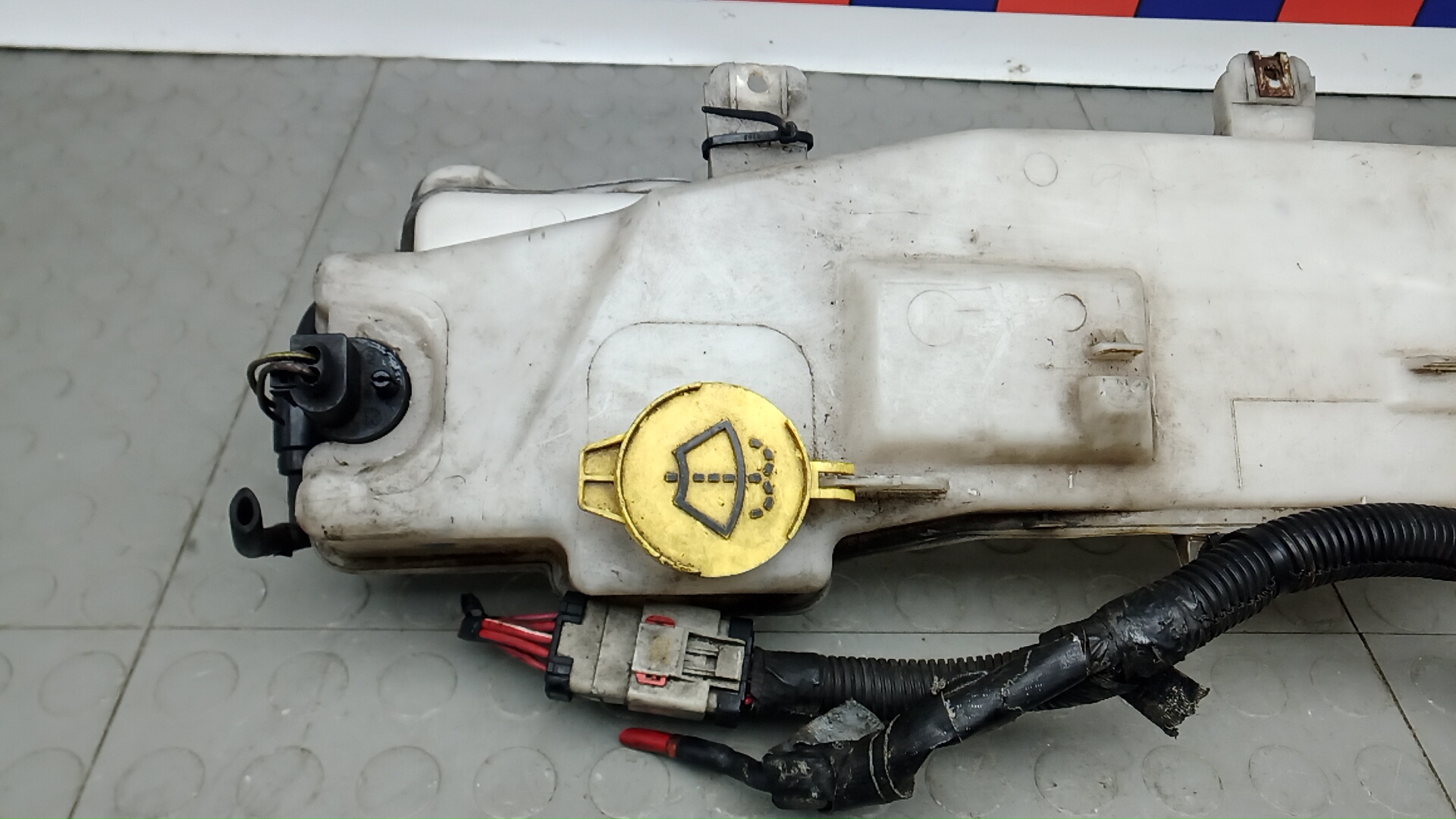 Бачок омывателя лобового стекла