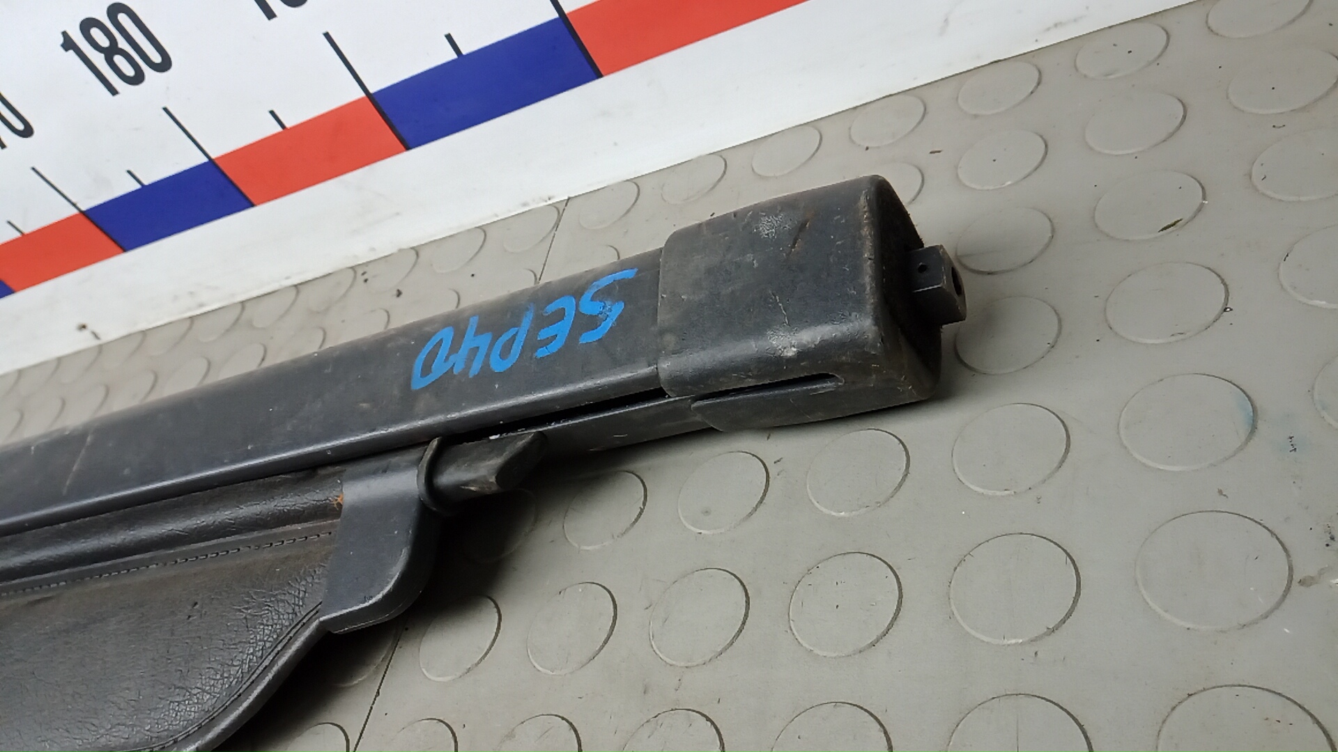 Шторка багажника