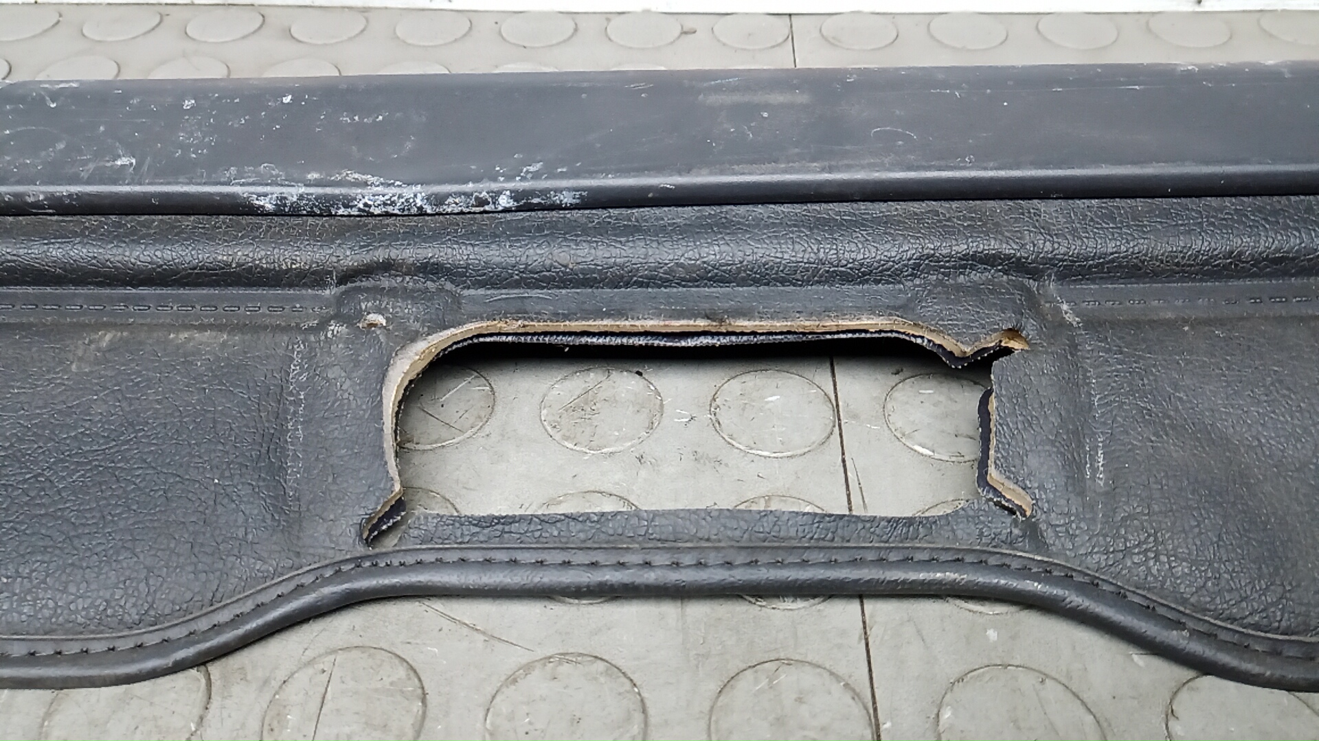 Шторка багажника