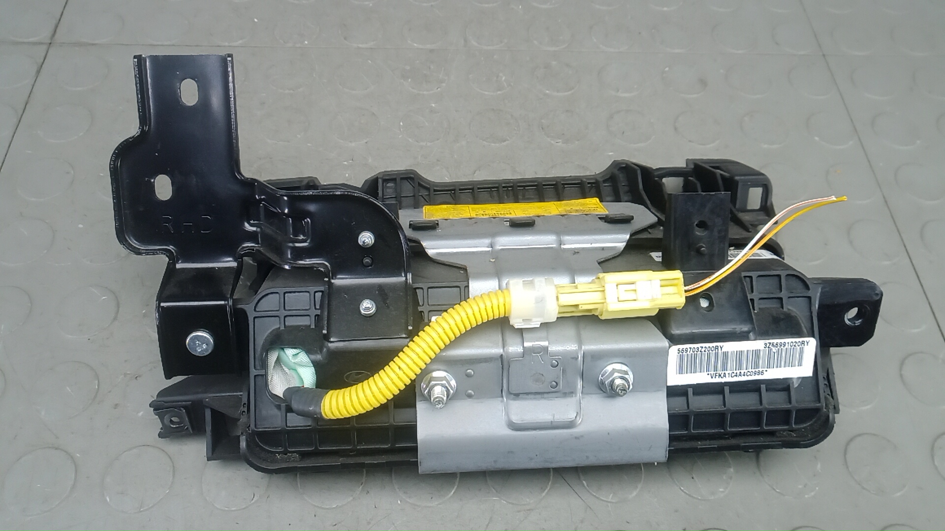 Подушка безопасности пассажирская (в торпедо)