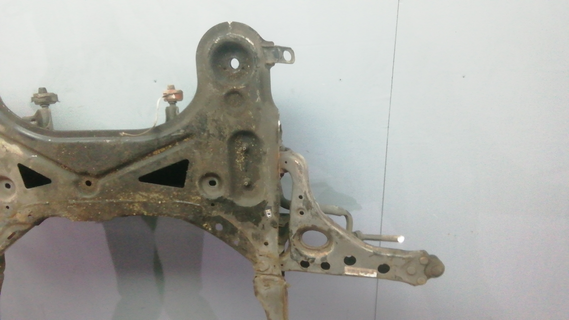 Балка передняя (крепление продольных тяг)