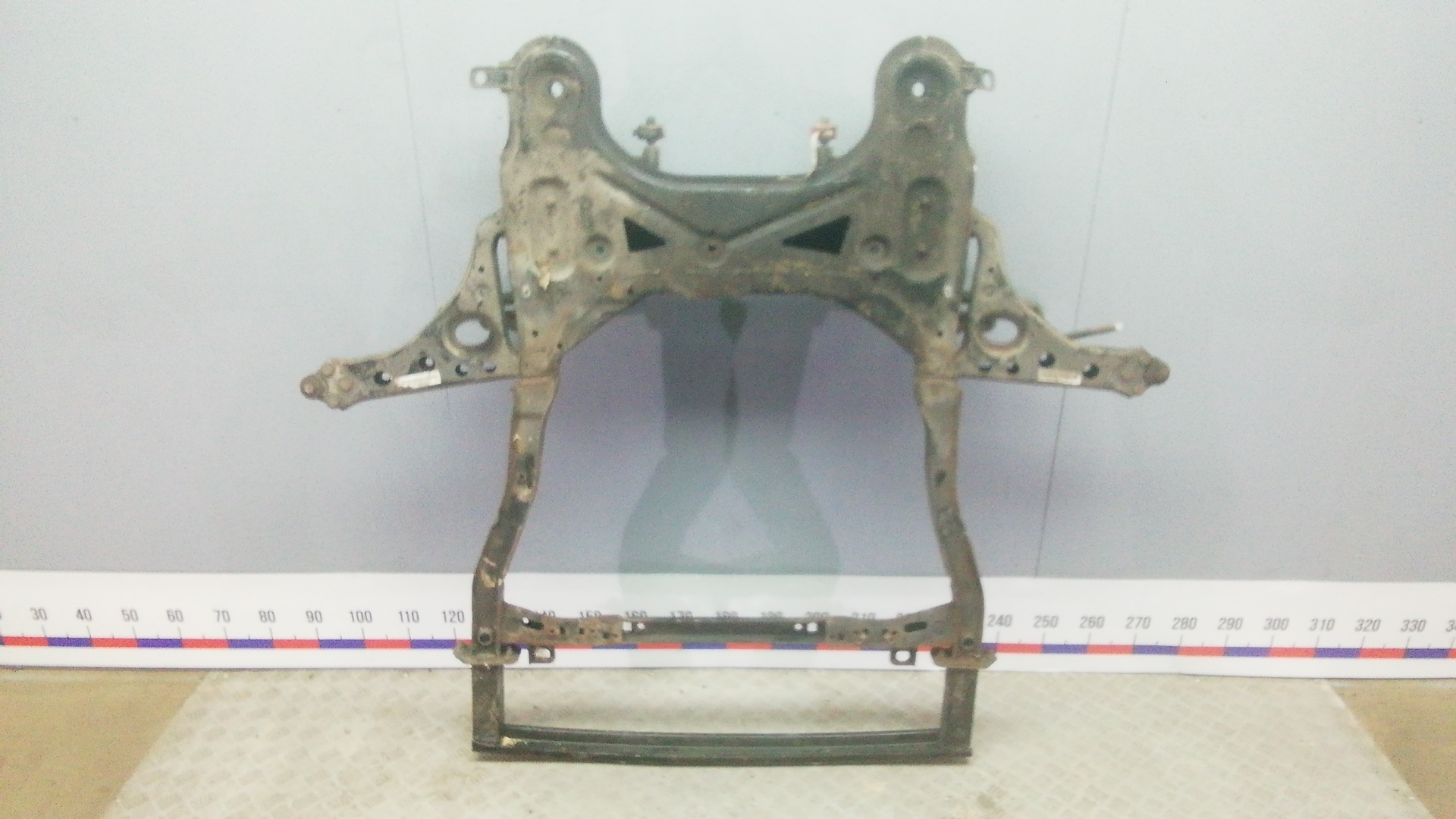 Балка передняя (крепление продольных тяг)