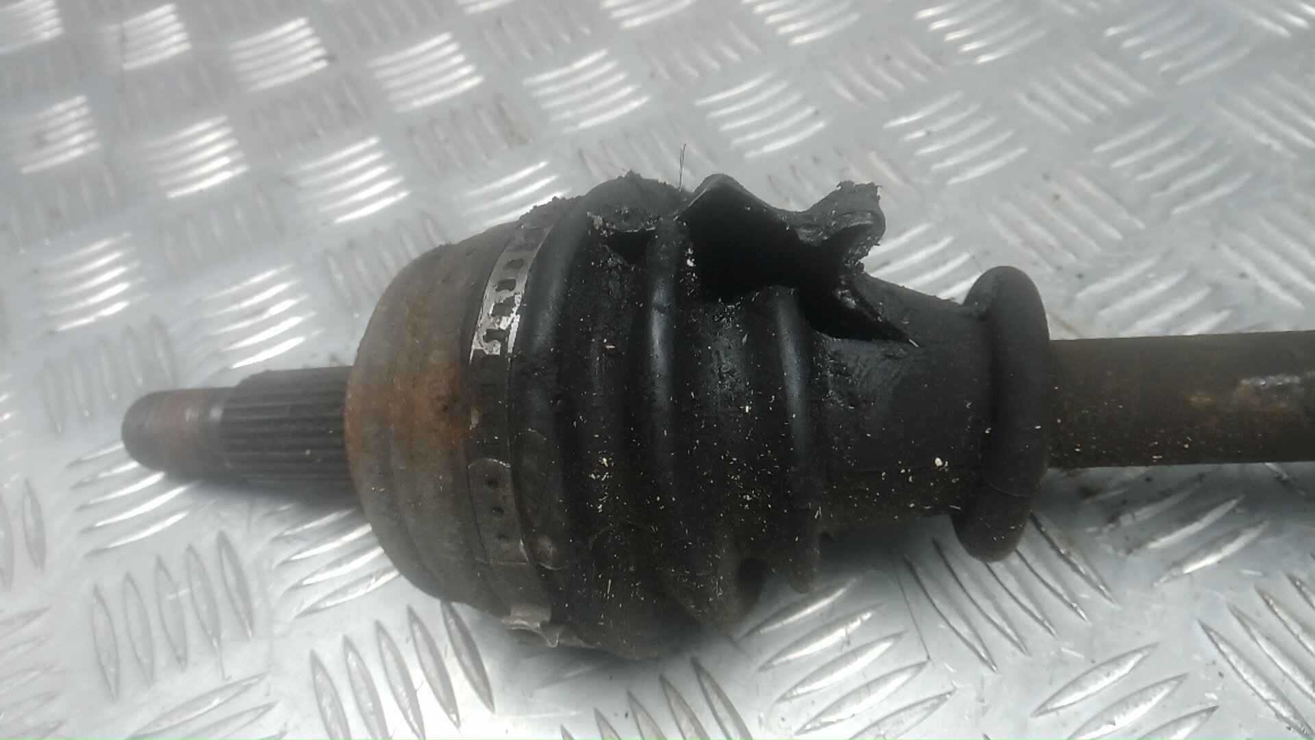 Полуось передняя правая