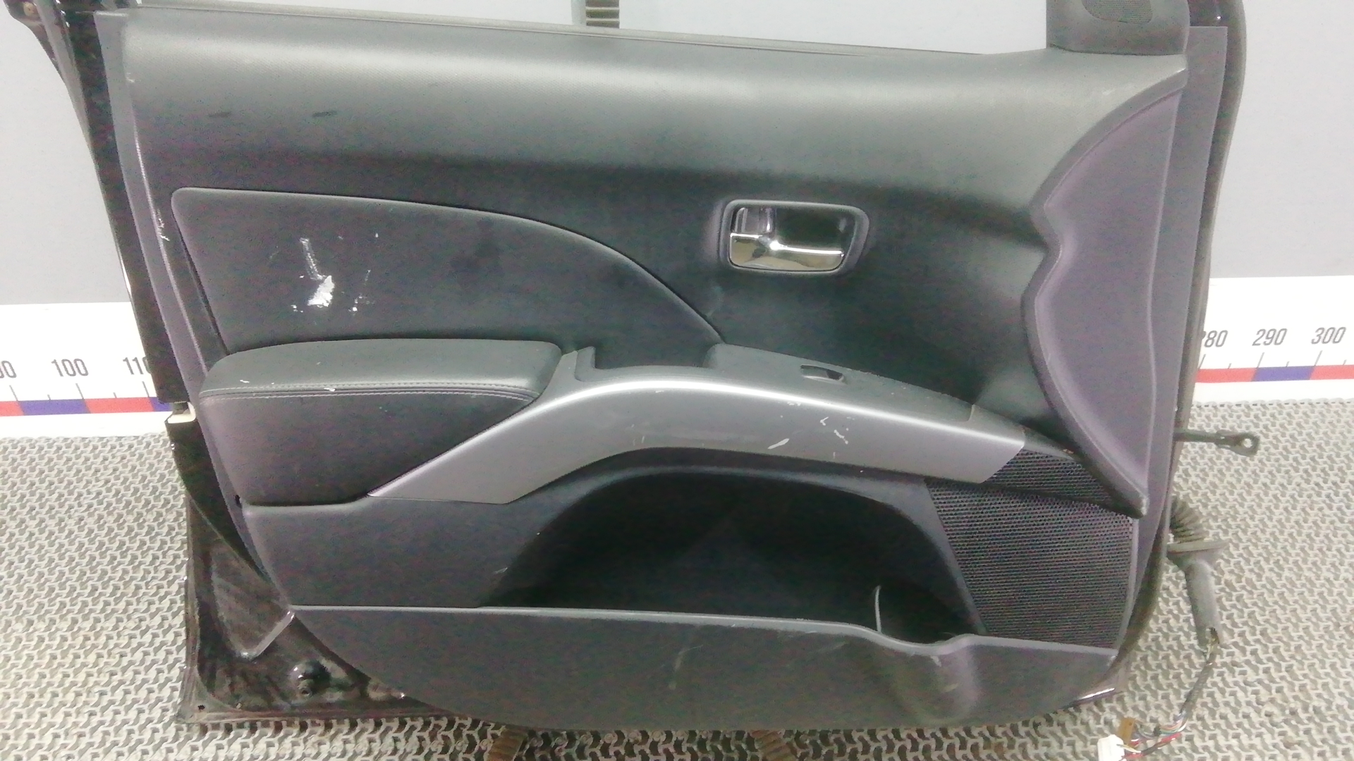 Дверь передняя левая