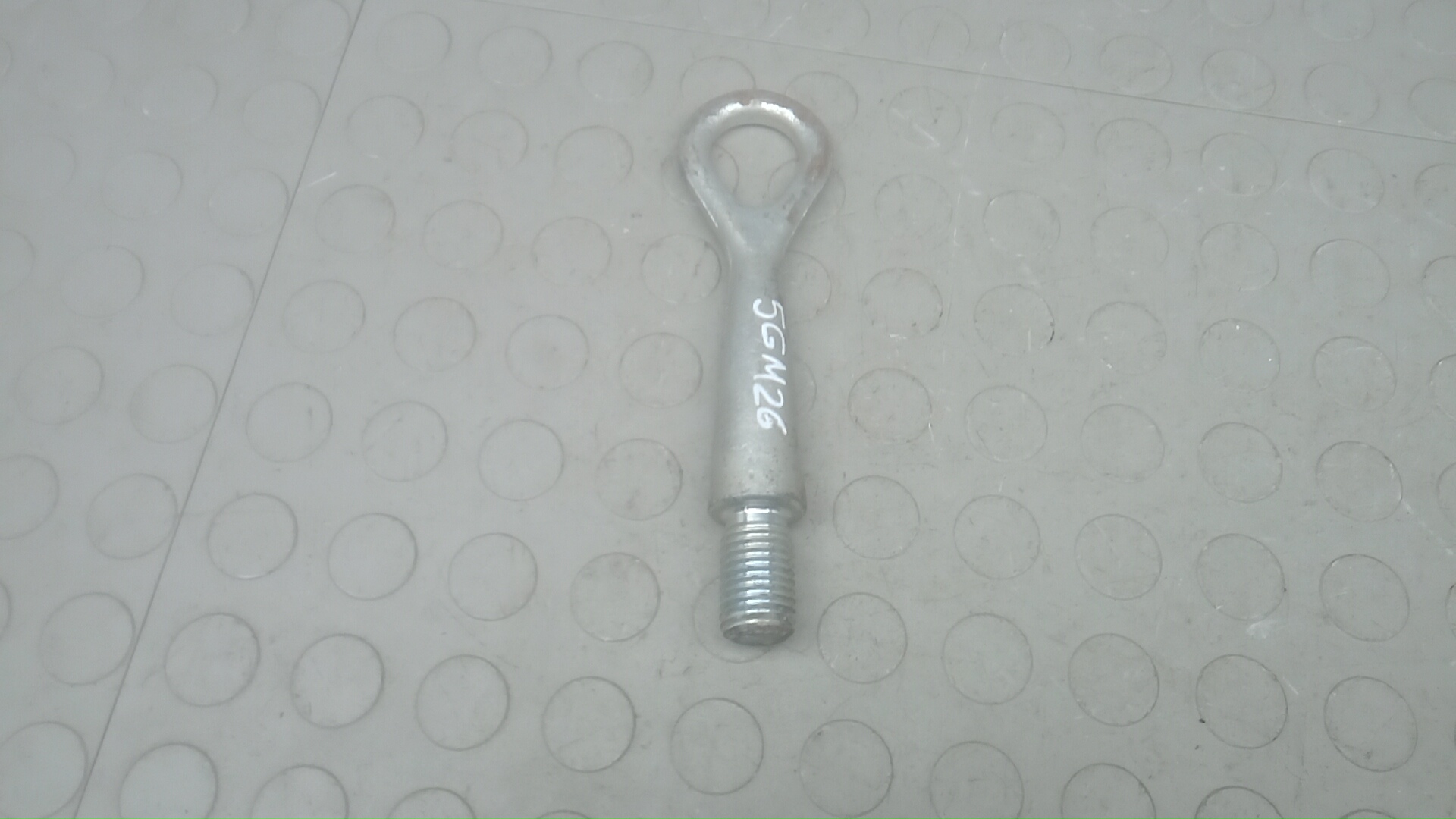 Крюк буксировочный