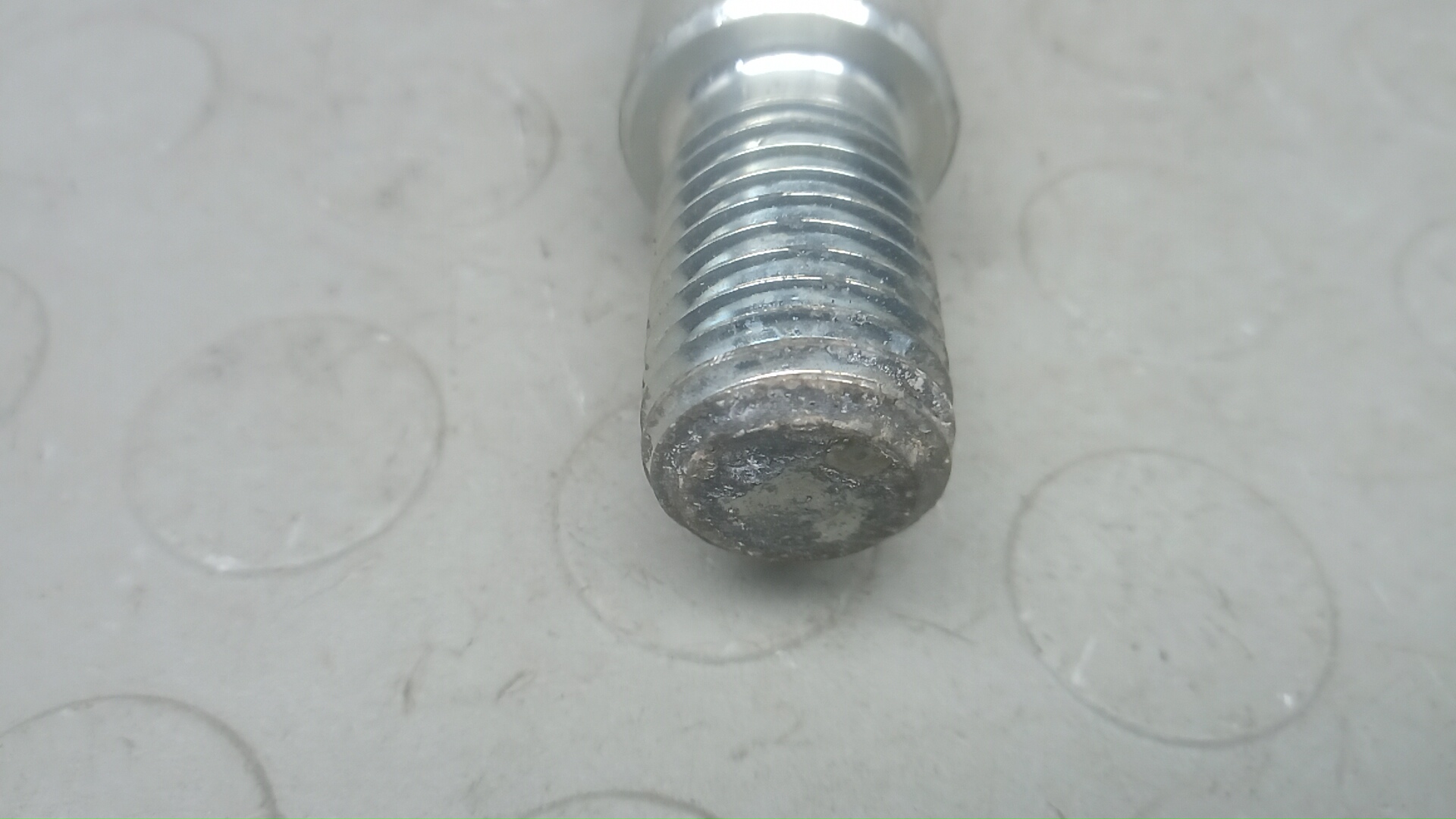 Крюк буксировочный