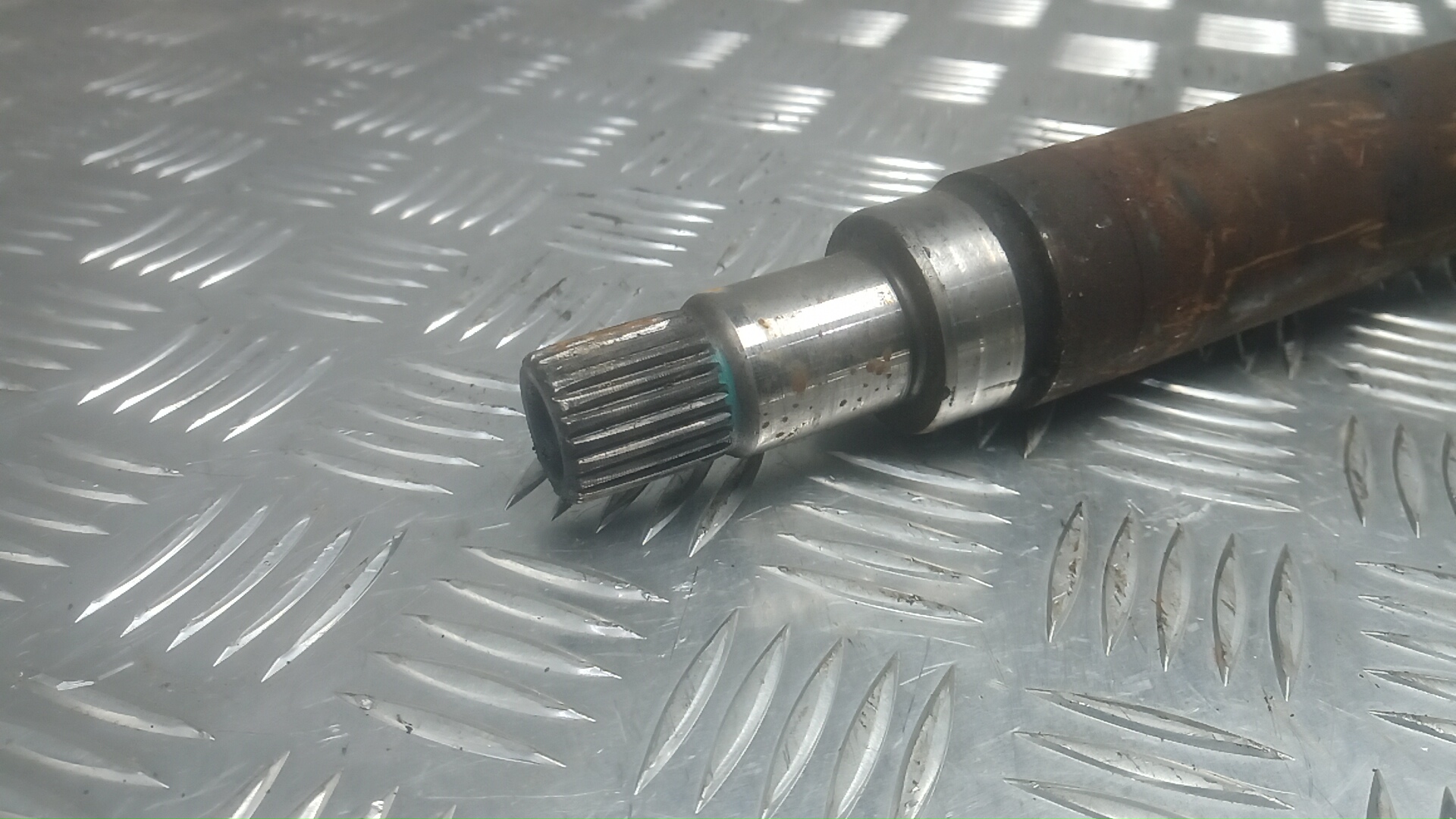 Полуось передняя правая