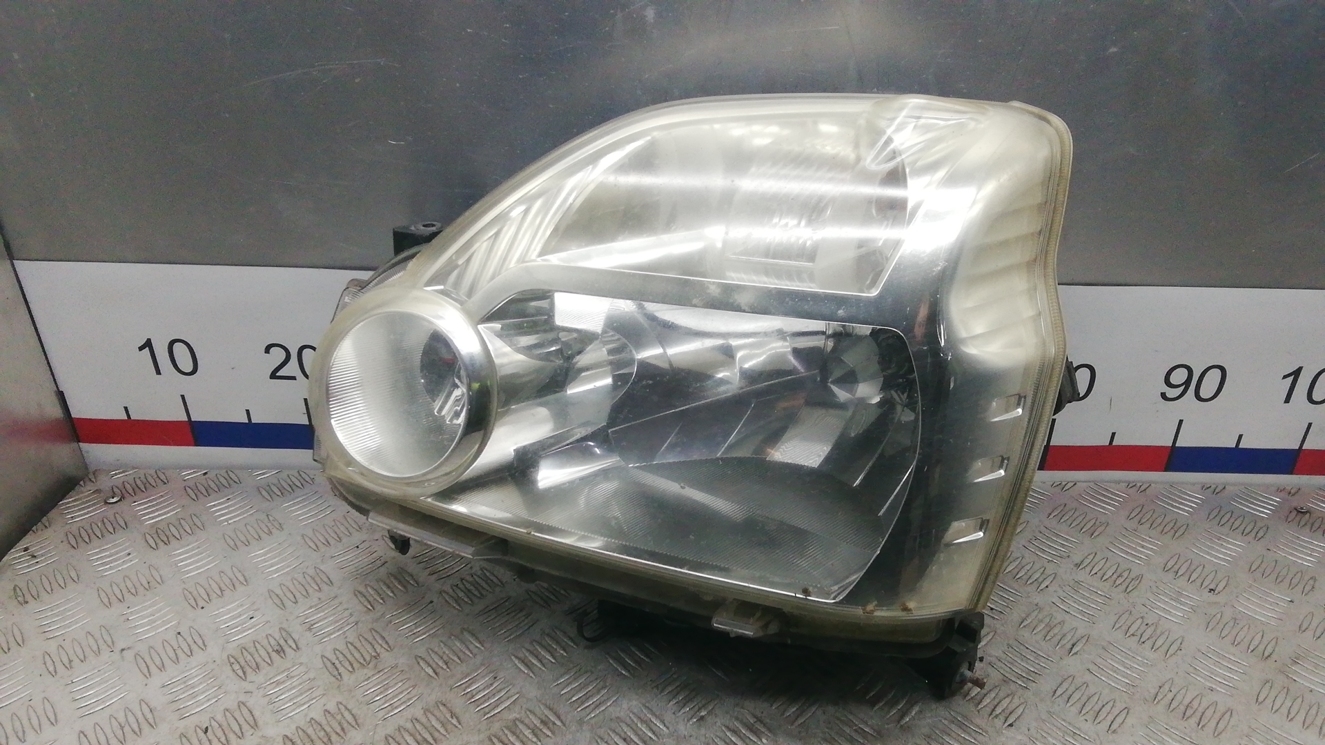 Фара левая