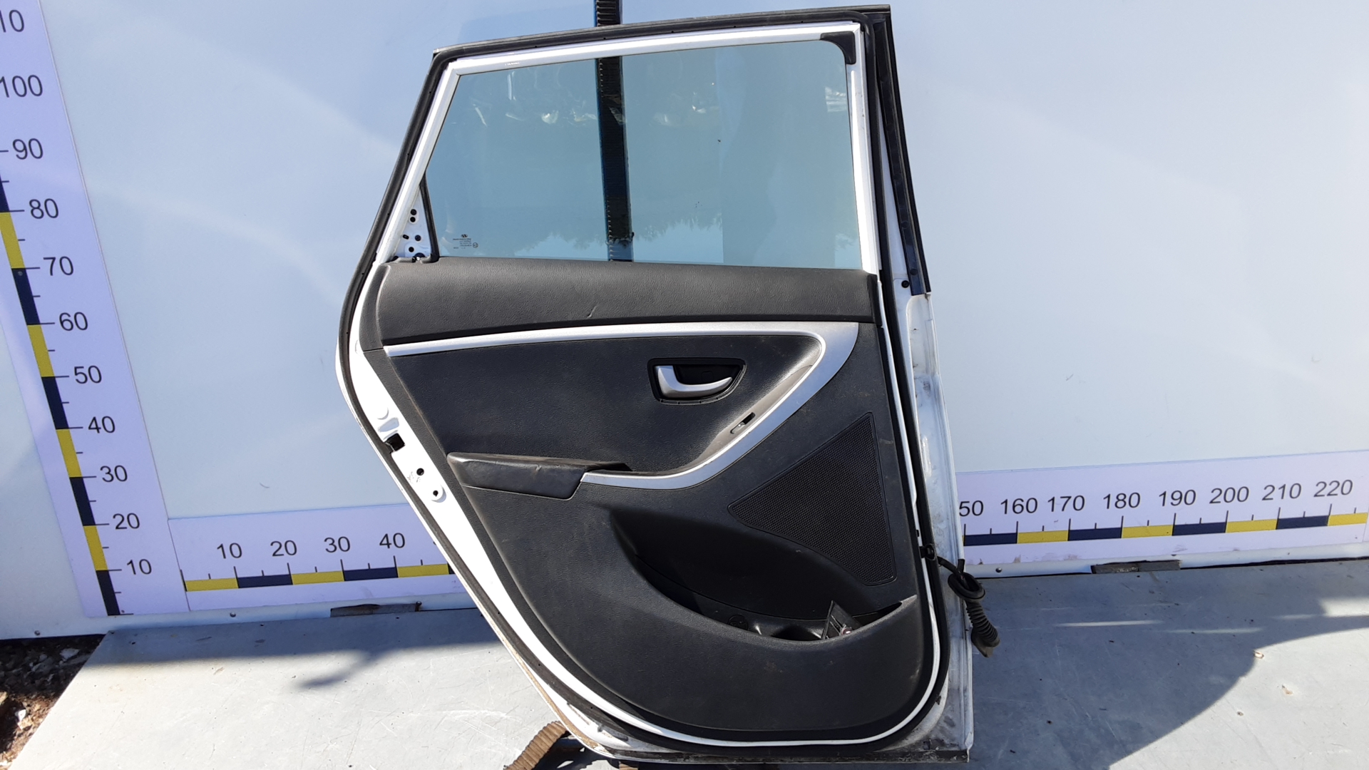 Дверь задняя левая