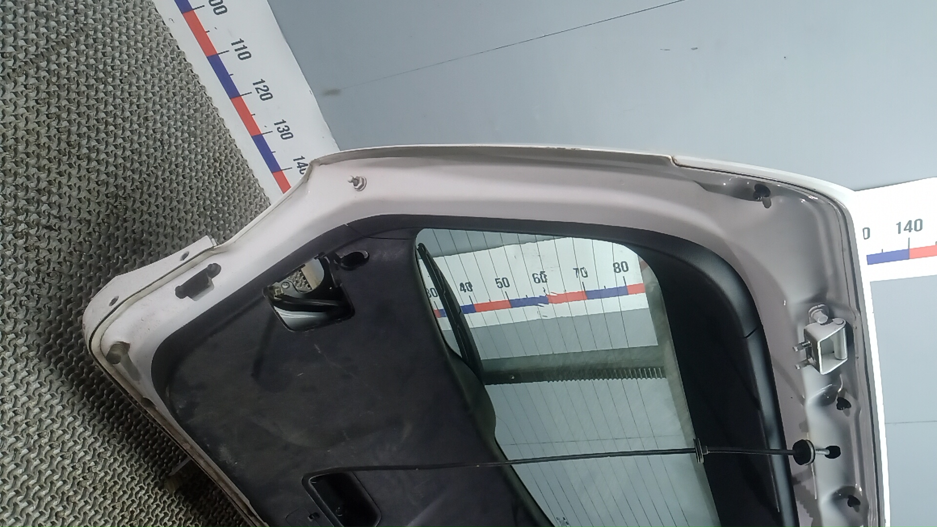 Дверь багажника