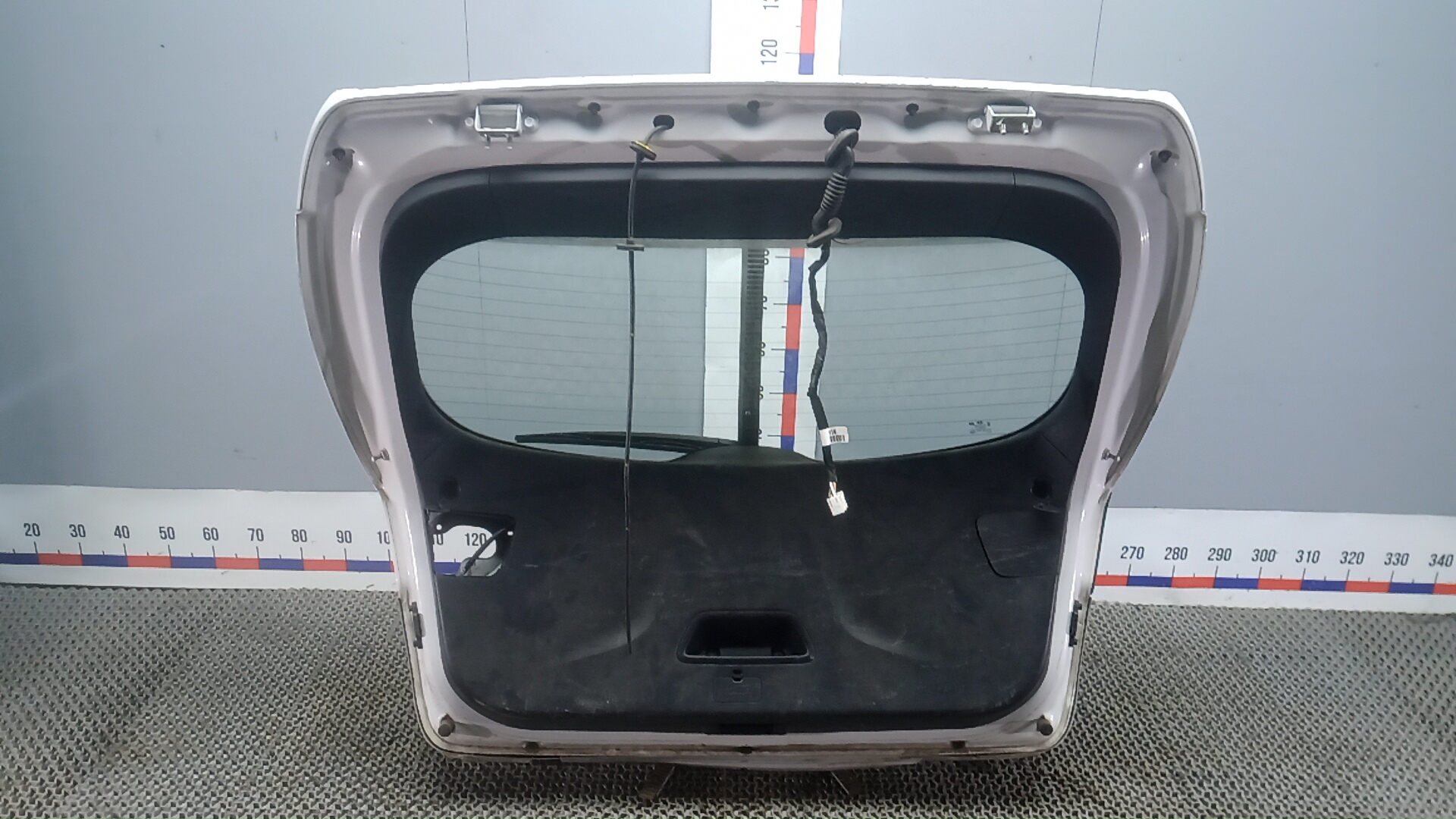 Дверь багажника