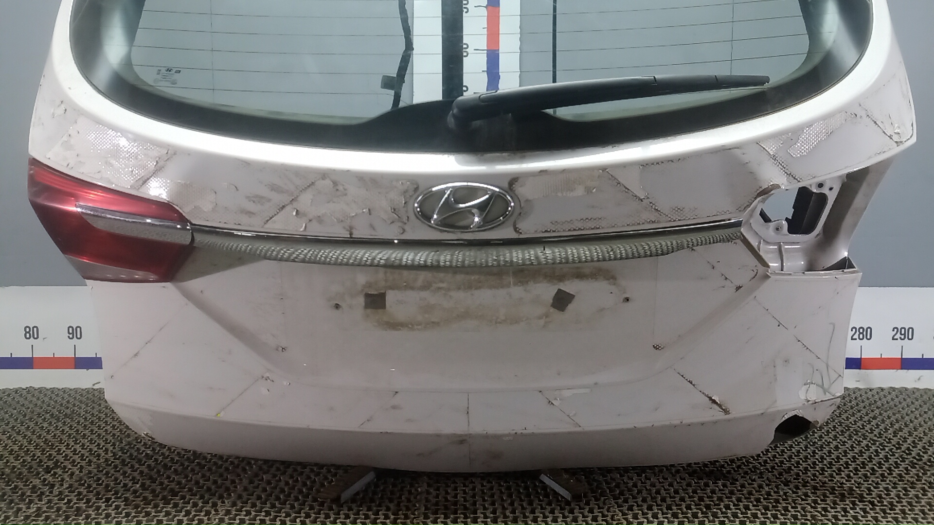 Дверь багажника