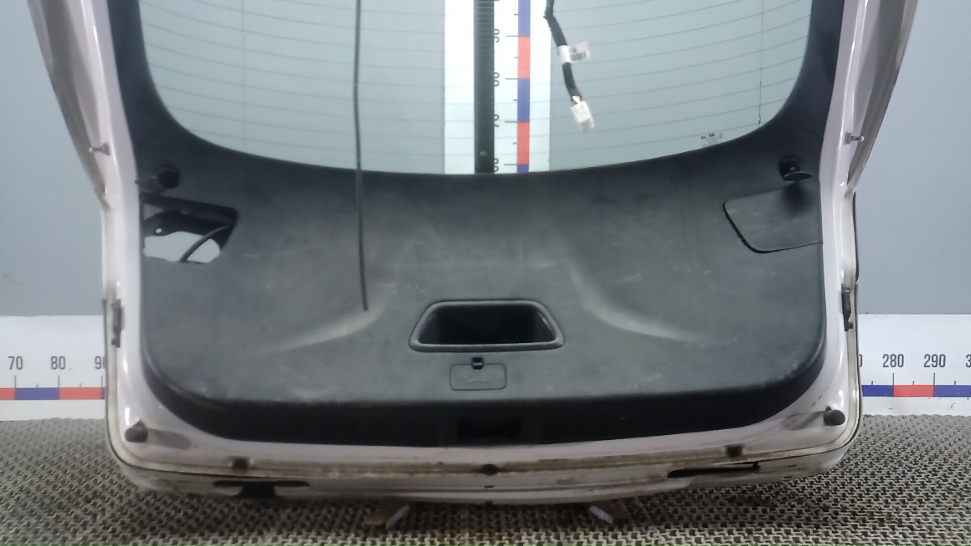 Дверь багажника