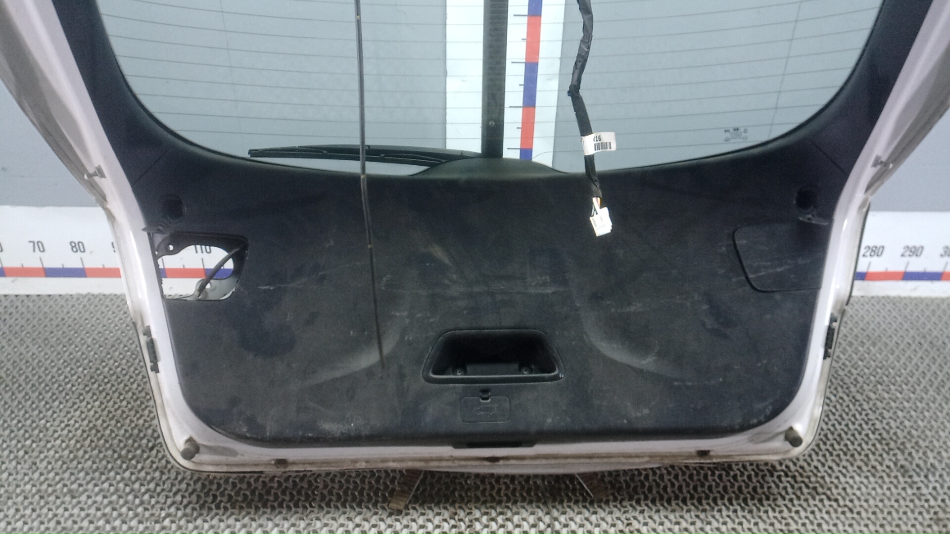 Дверь багажника