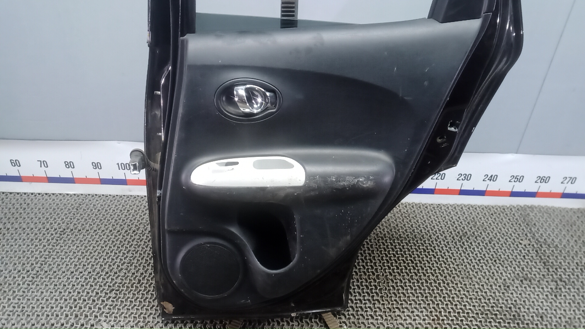 Дверь задняя правая