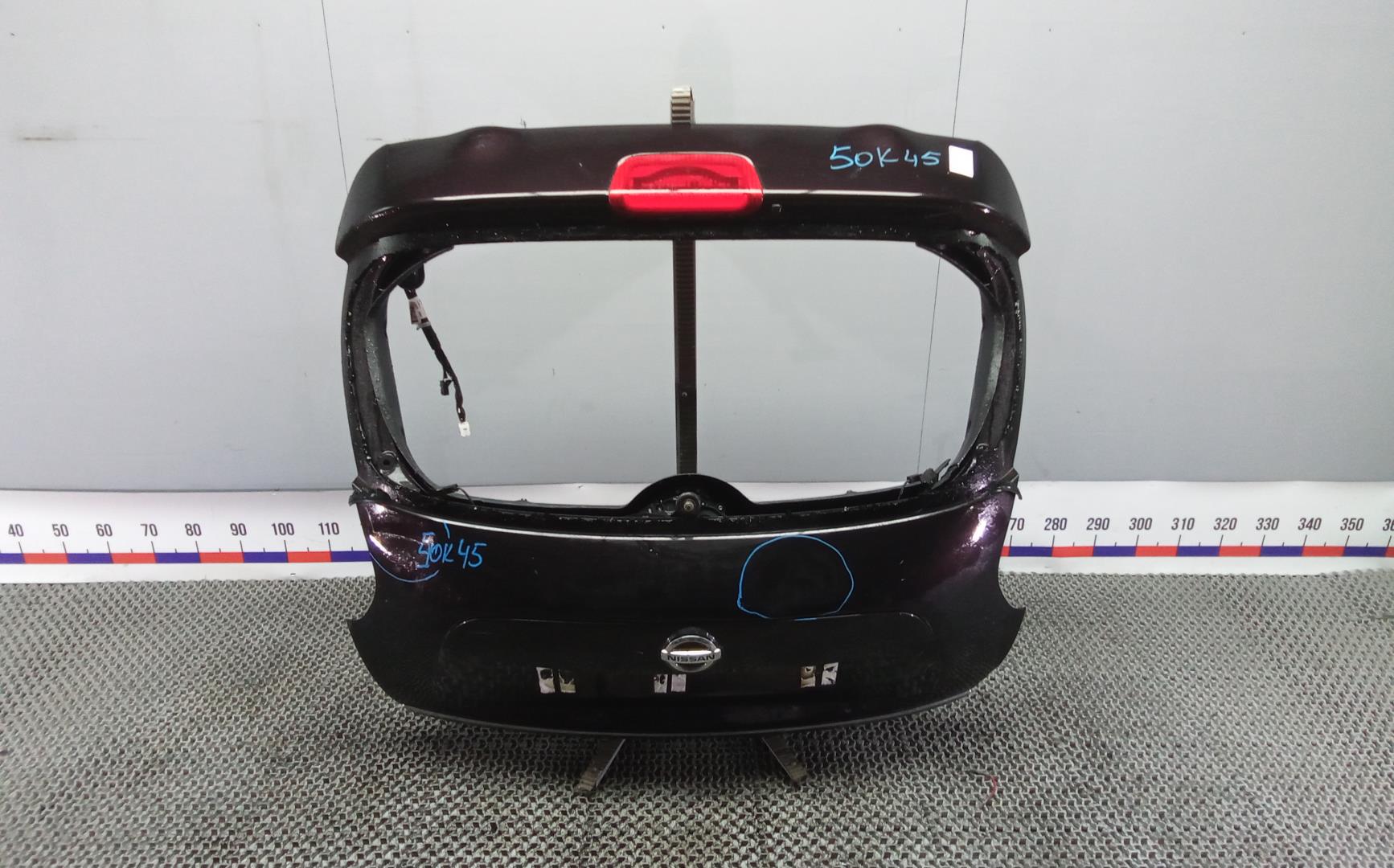 Дверь багажника