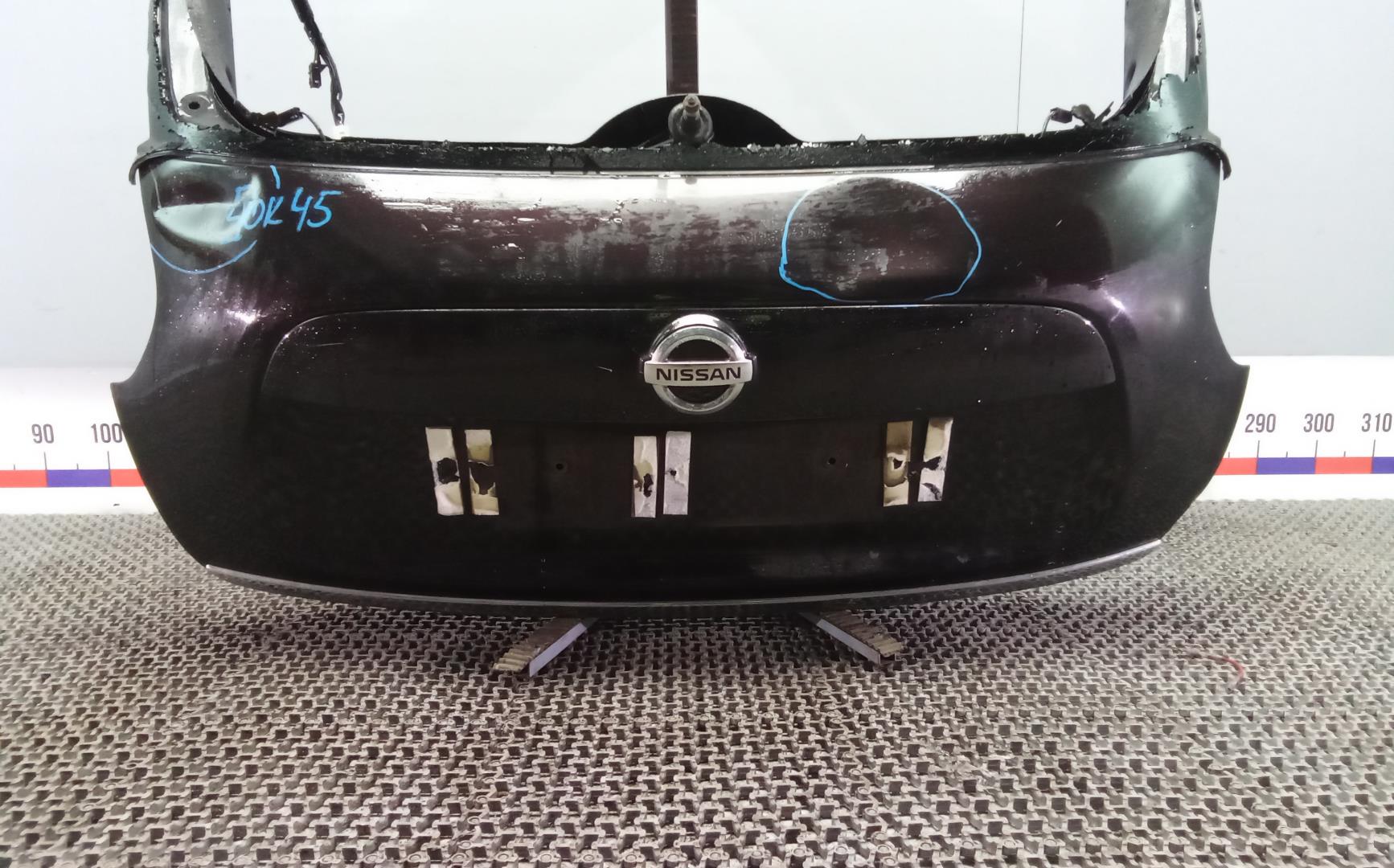 Дверь багажника