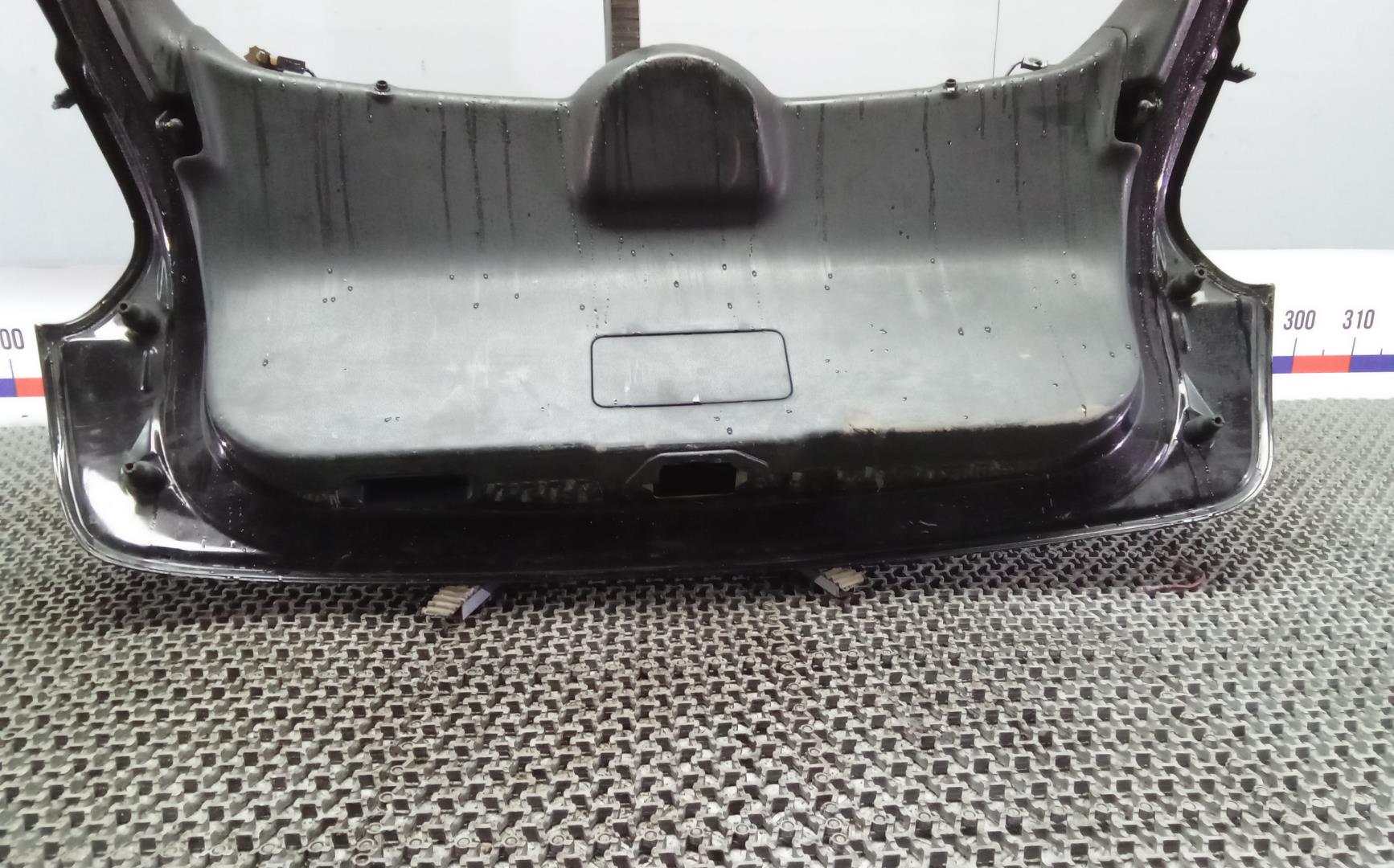 Дверь багажника