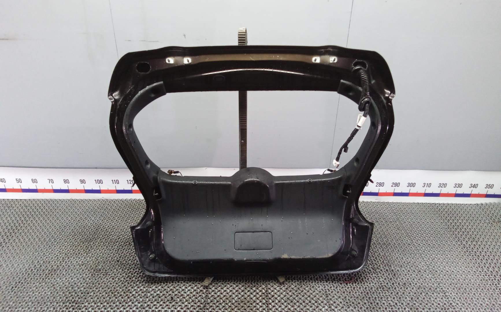 Дверь багажника