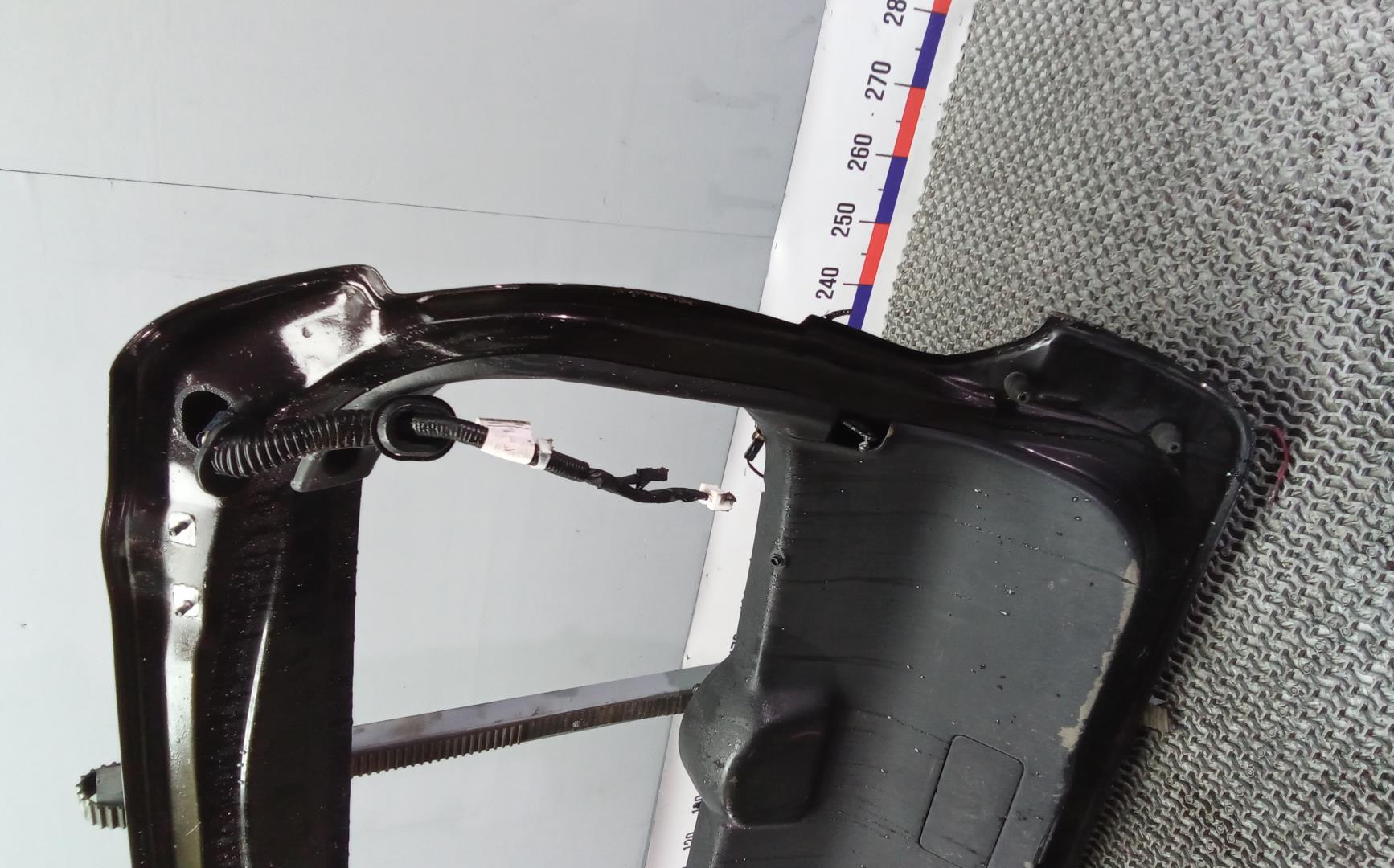 Дверь багажника