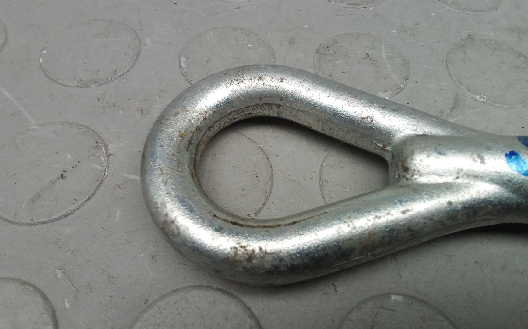 Крюк буксировочный