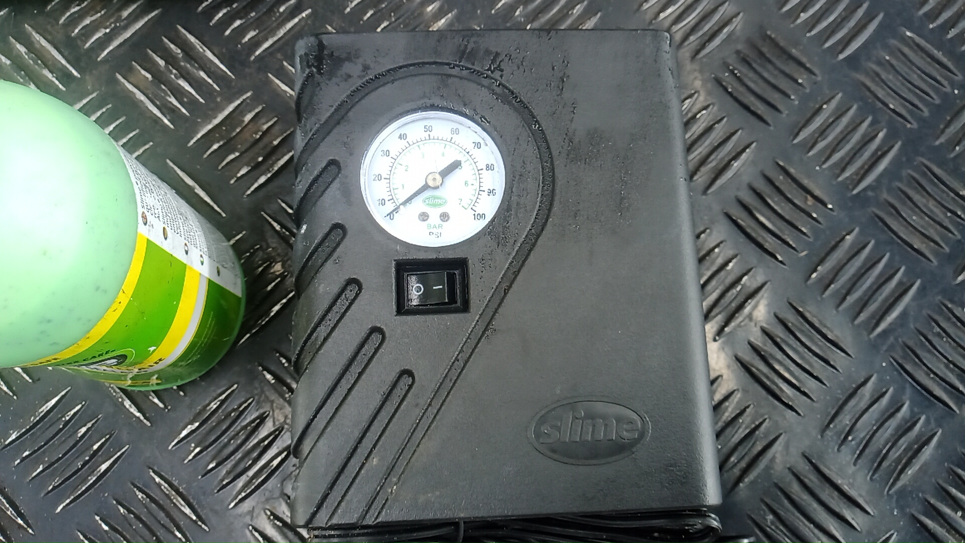 Компрессор подкачки колес