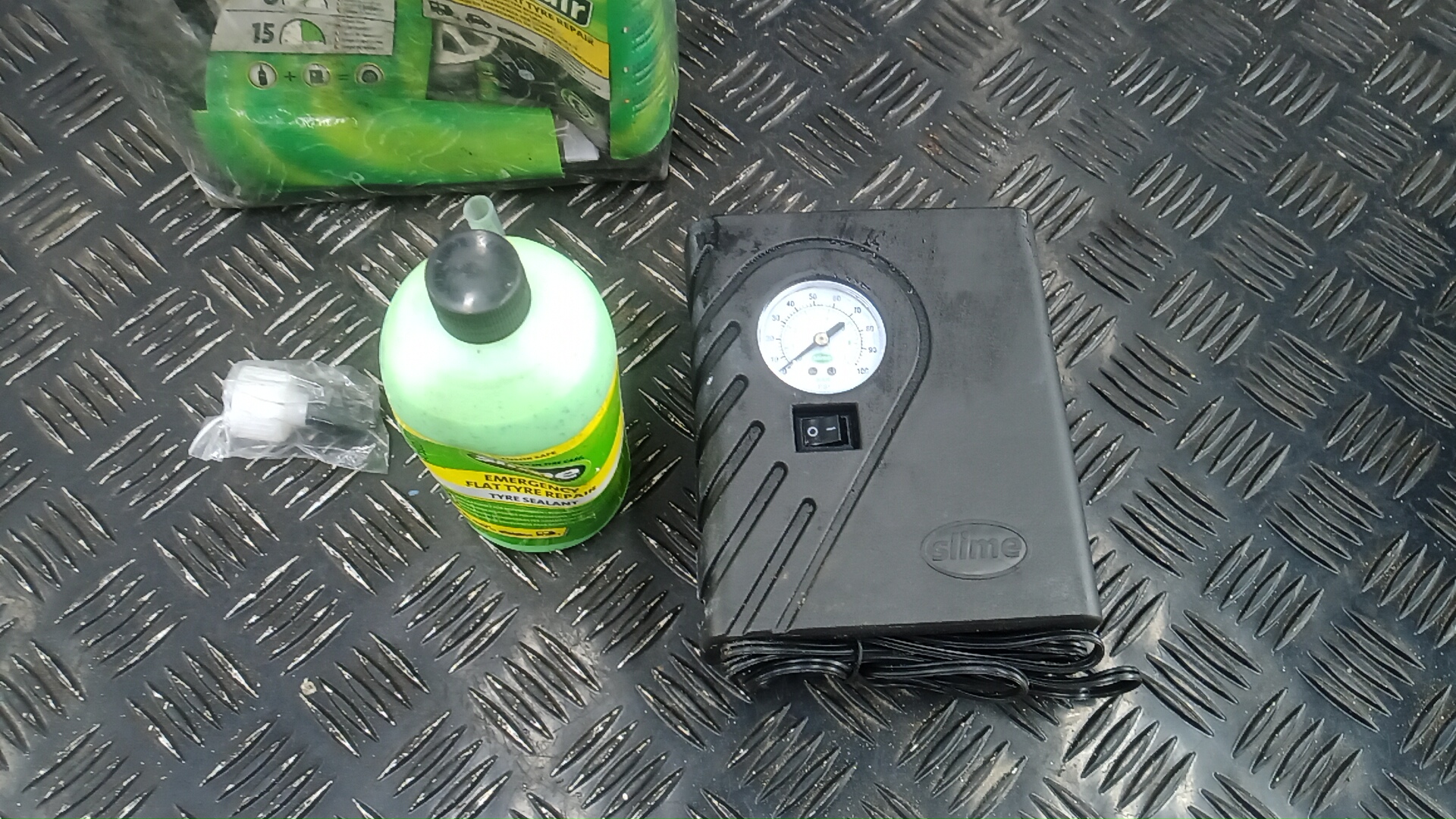 Компрессор подкачки колес