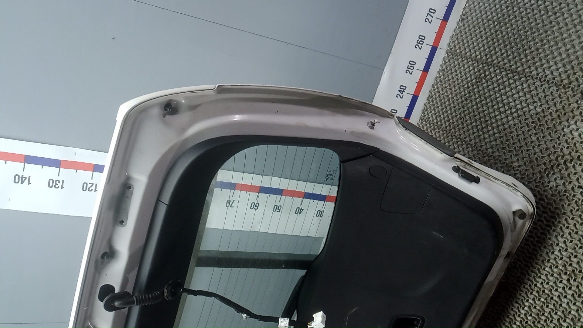 Дверь багажника