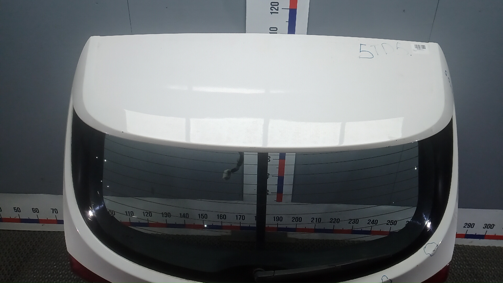 Дверь багажника