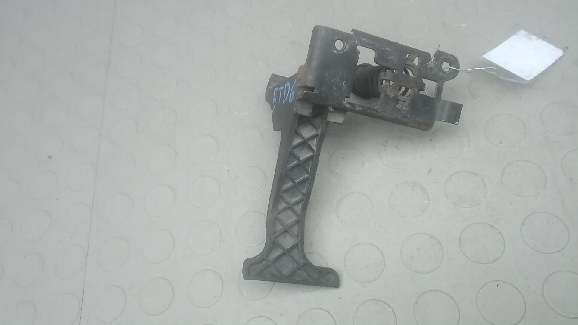 Замок капота