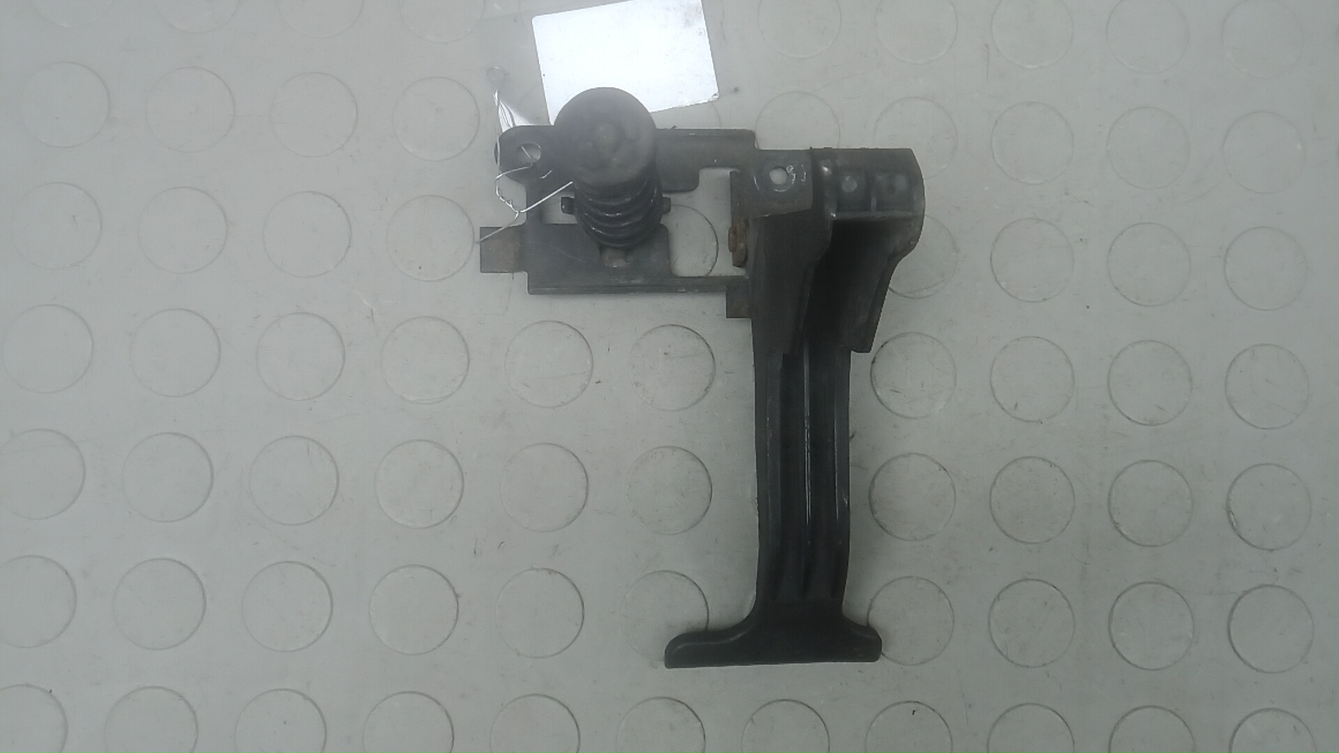 Замок капота