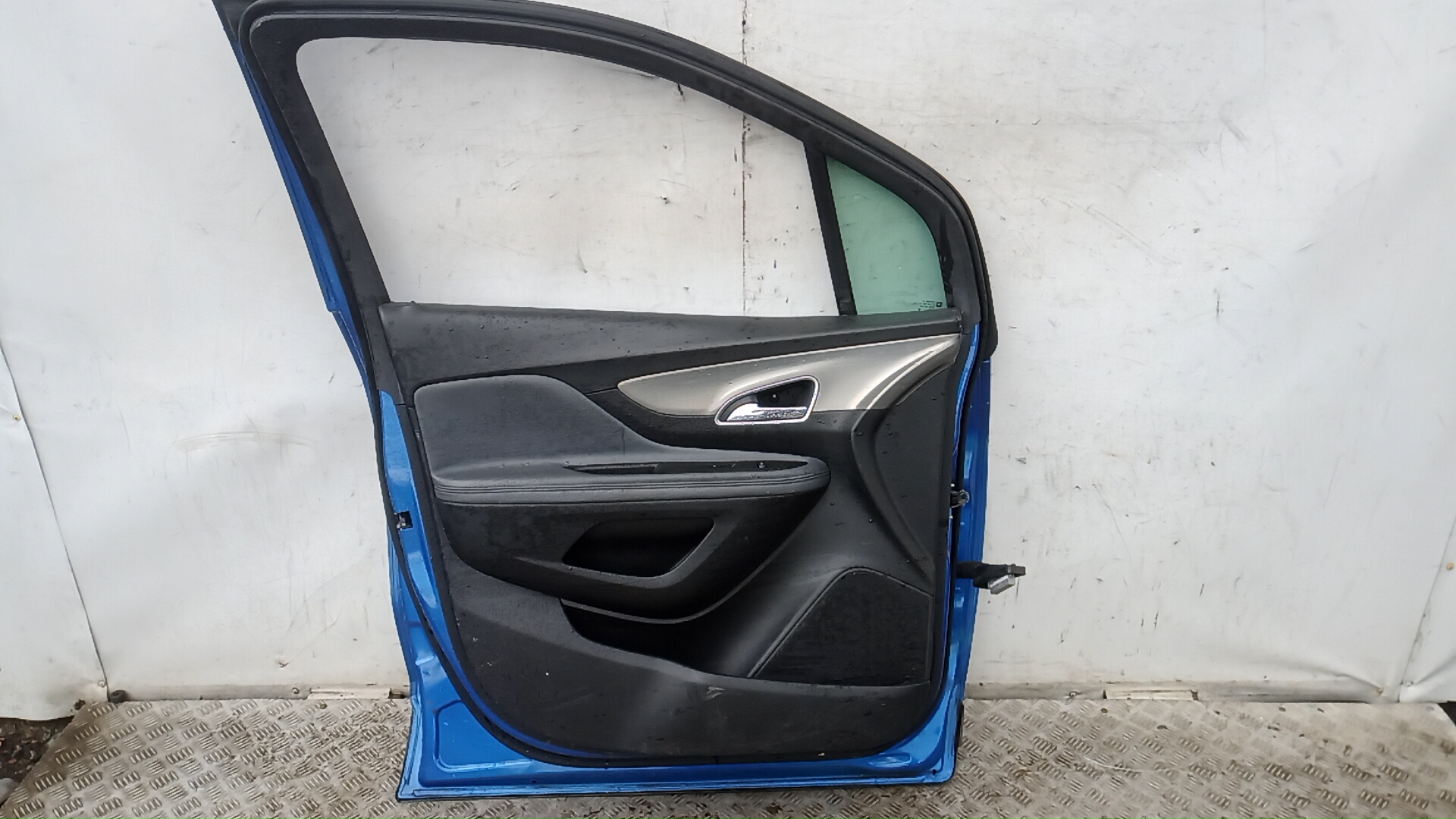 Дверь передняя левая