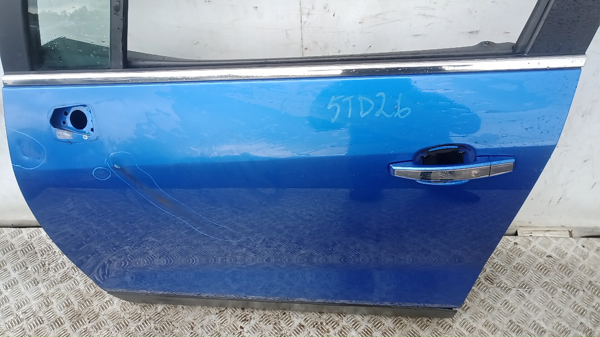 Дверь передняя левая