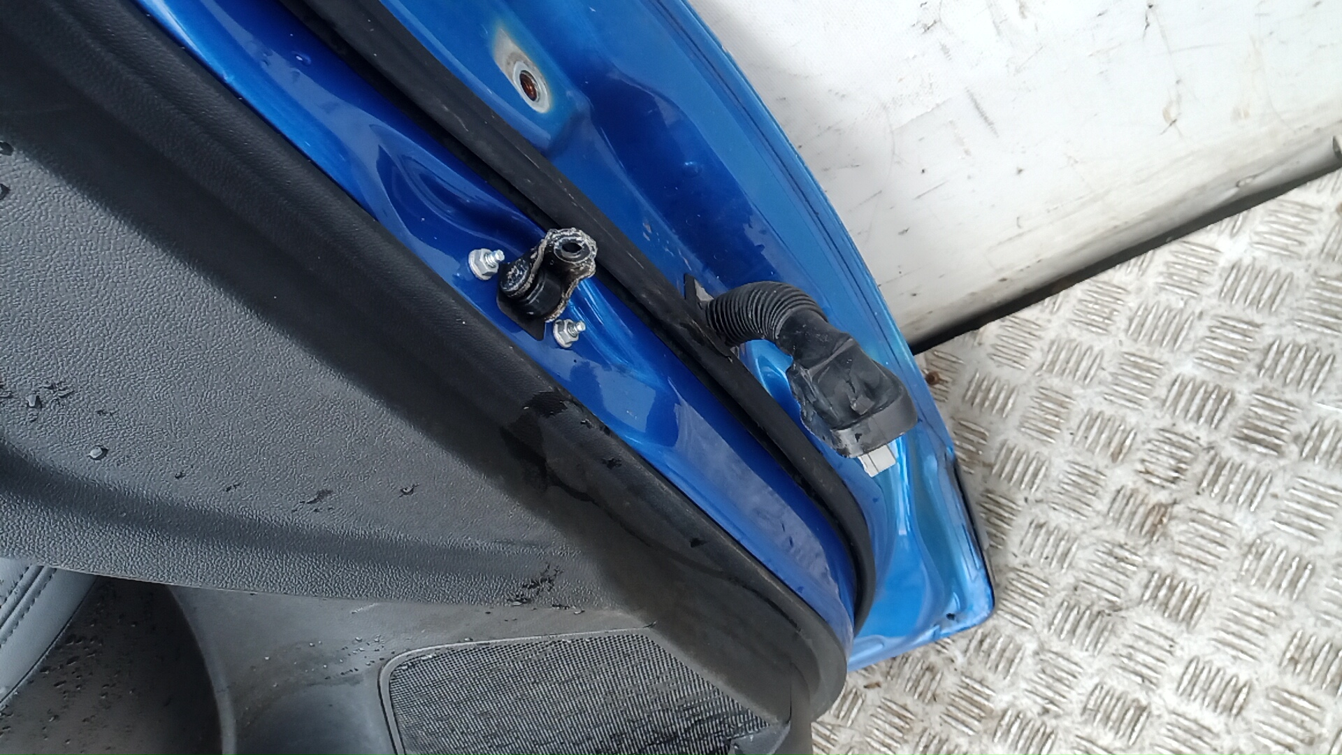 Дверь передняя левая