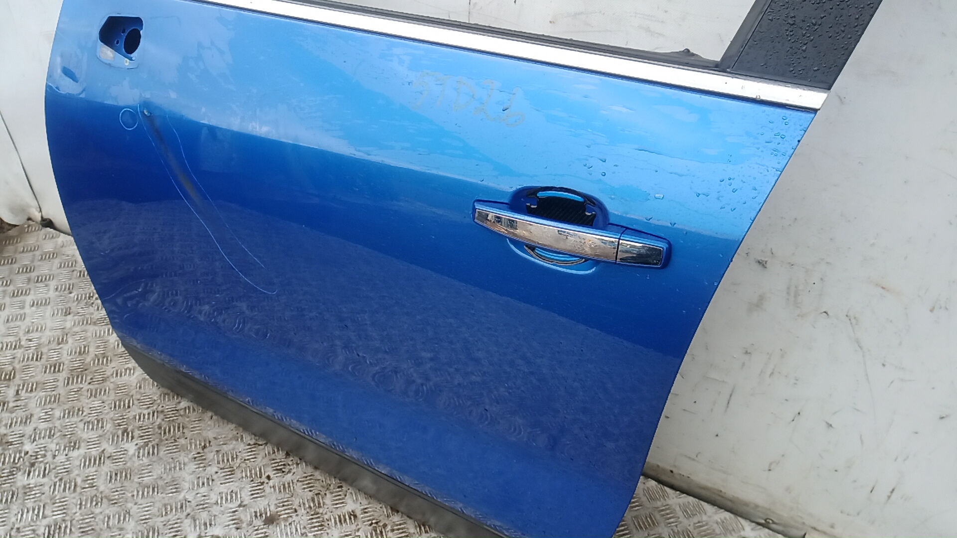 Дверь передняя левая