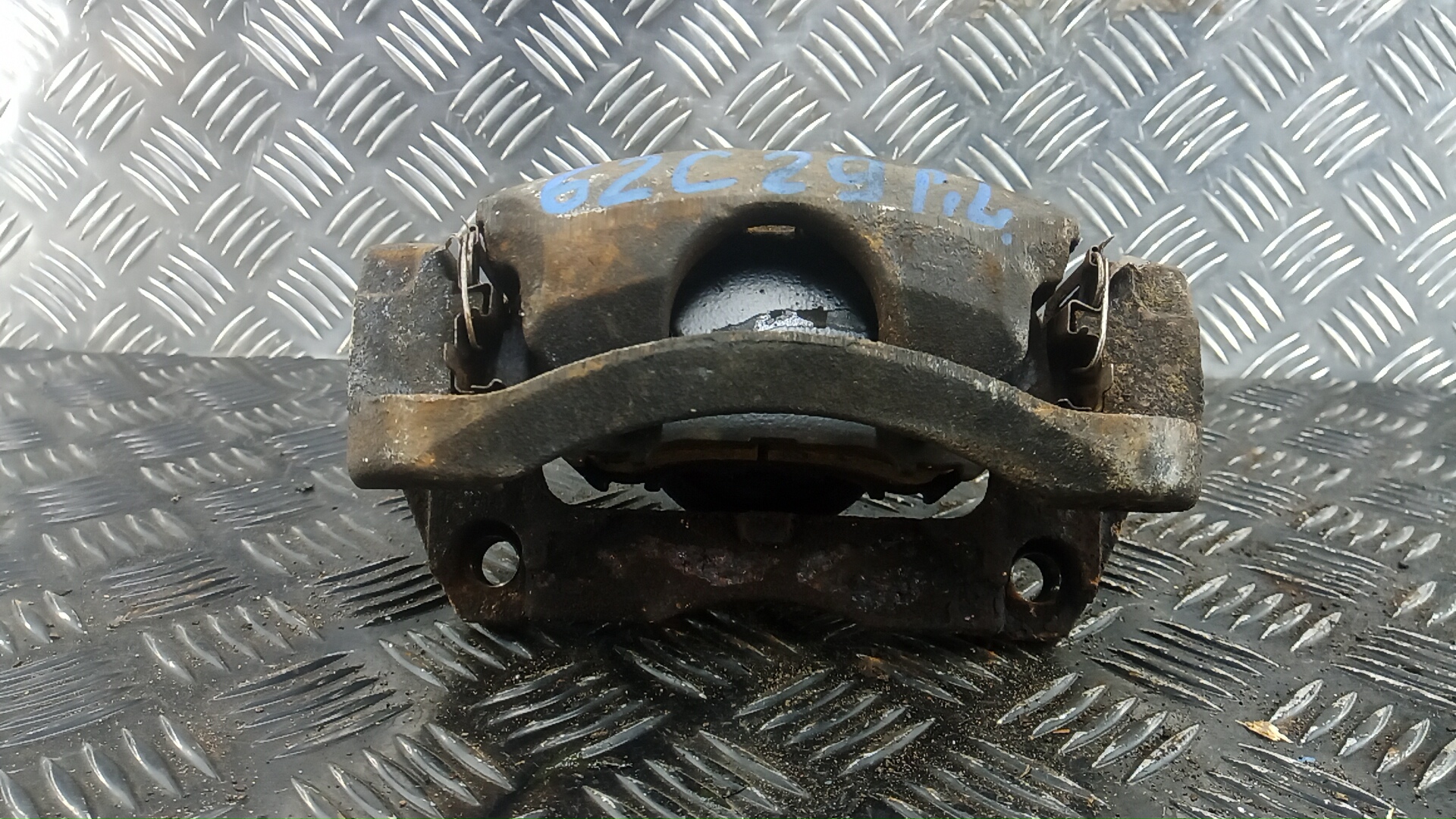 Суппорт передний левый