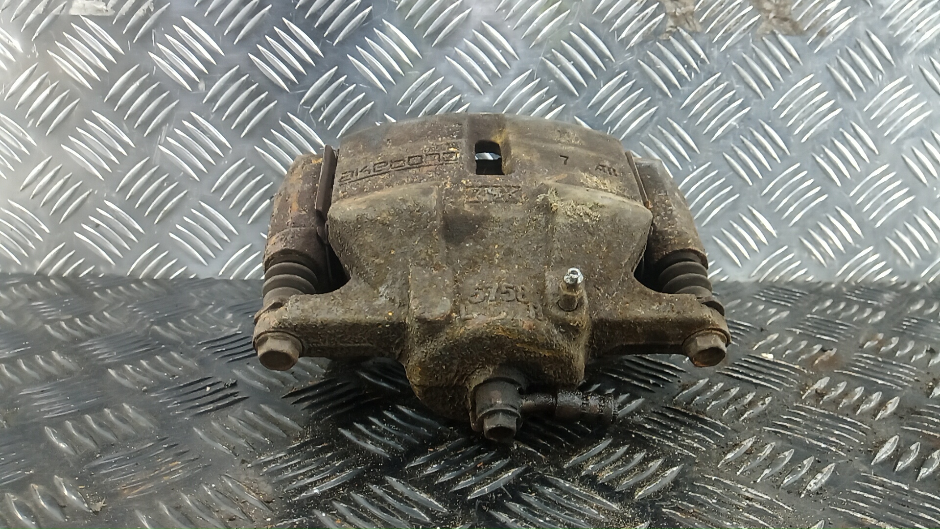 Суппорт передний левый