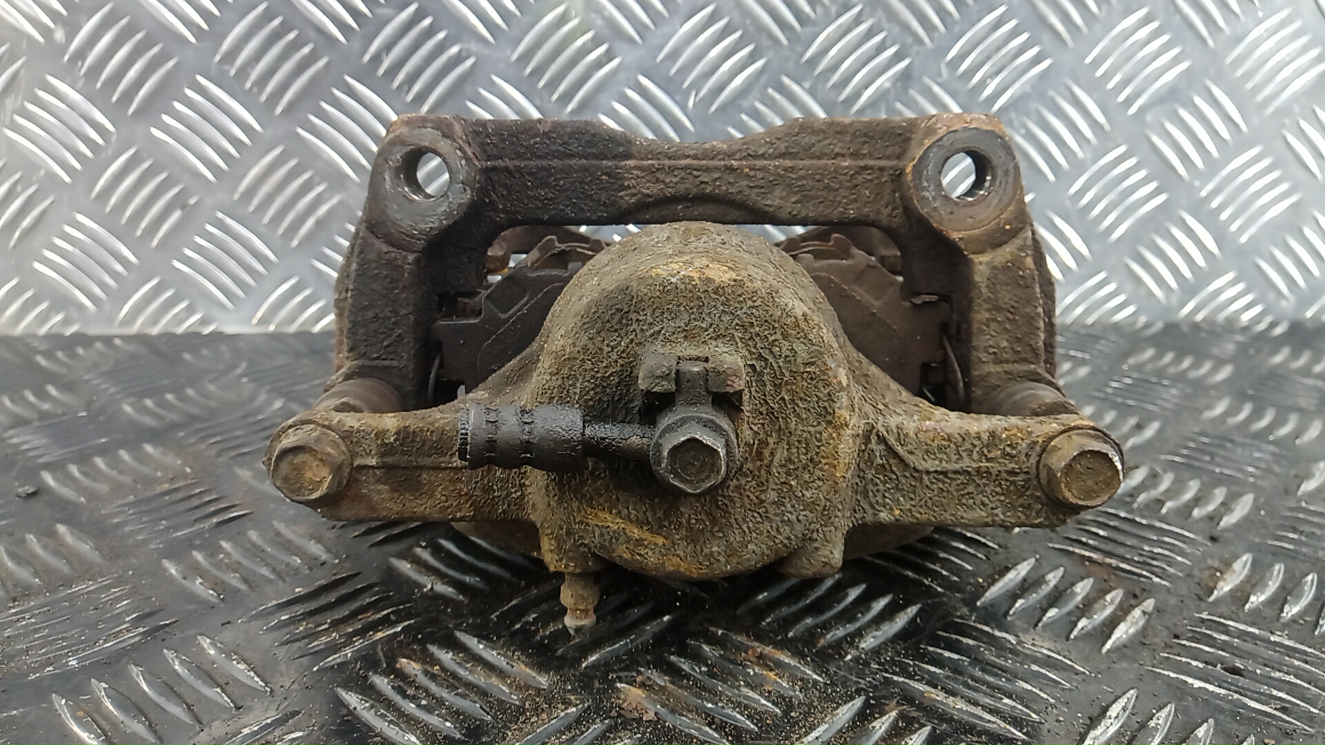 Суппорт передний левый