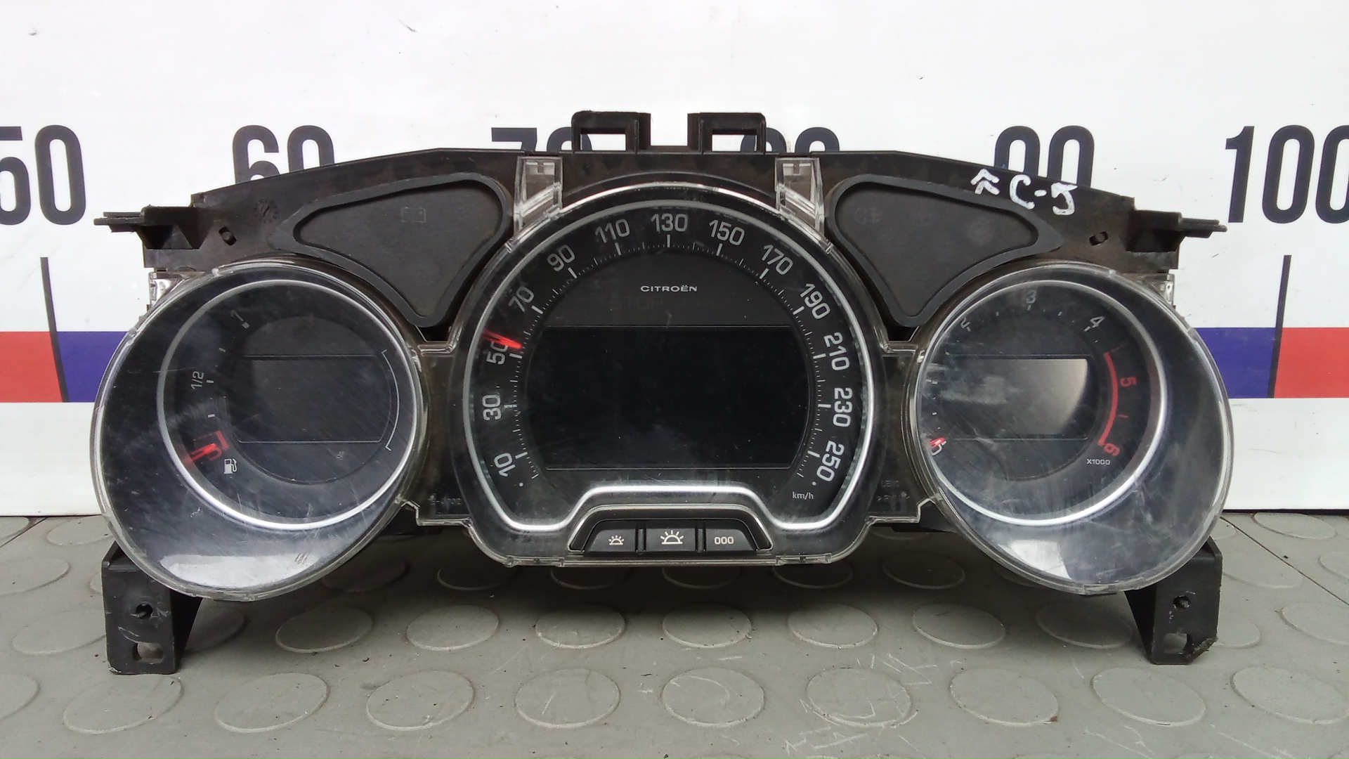 Панель приборов