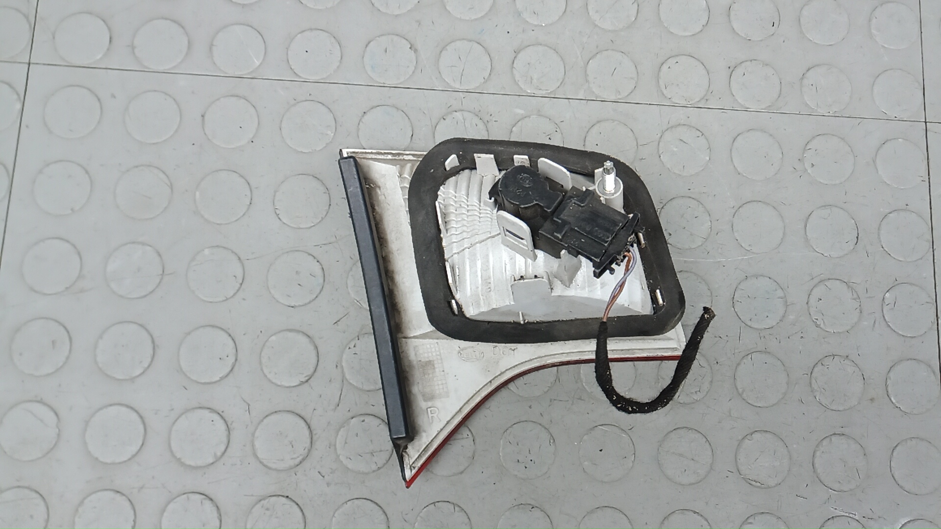 Фонарь задний внутренний правый