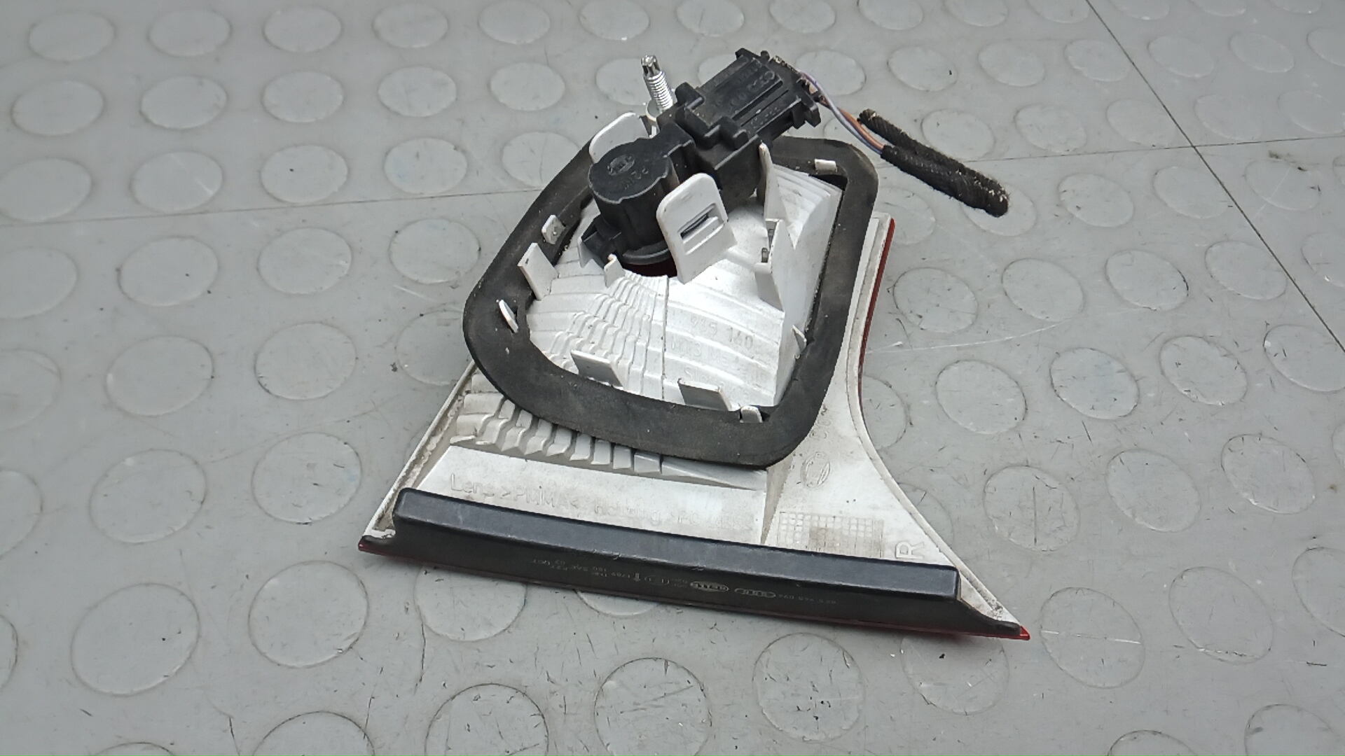 Фонарь задний внутренний правый