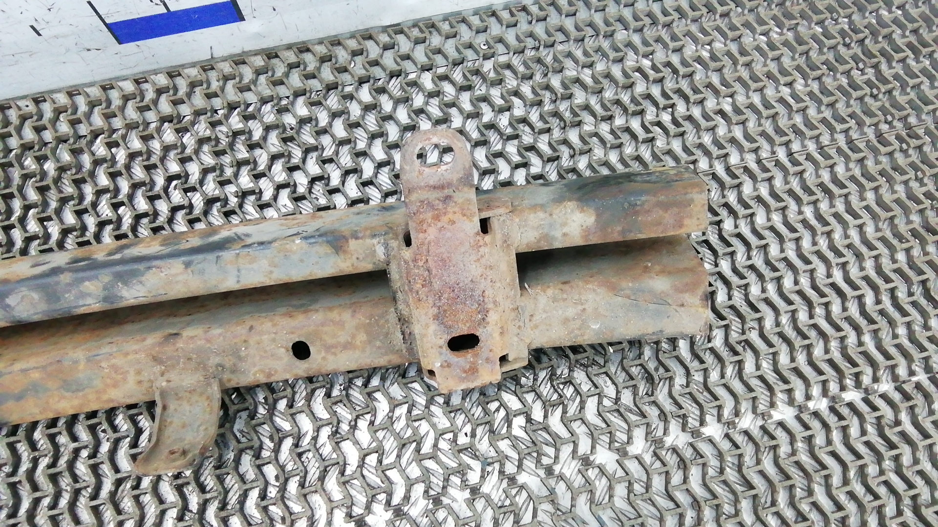 Кронштейн усилителя переднего бампера