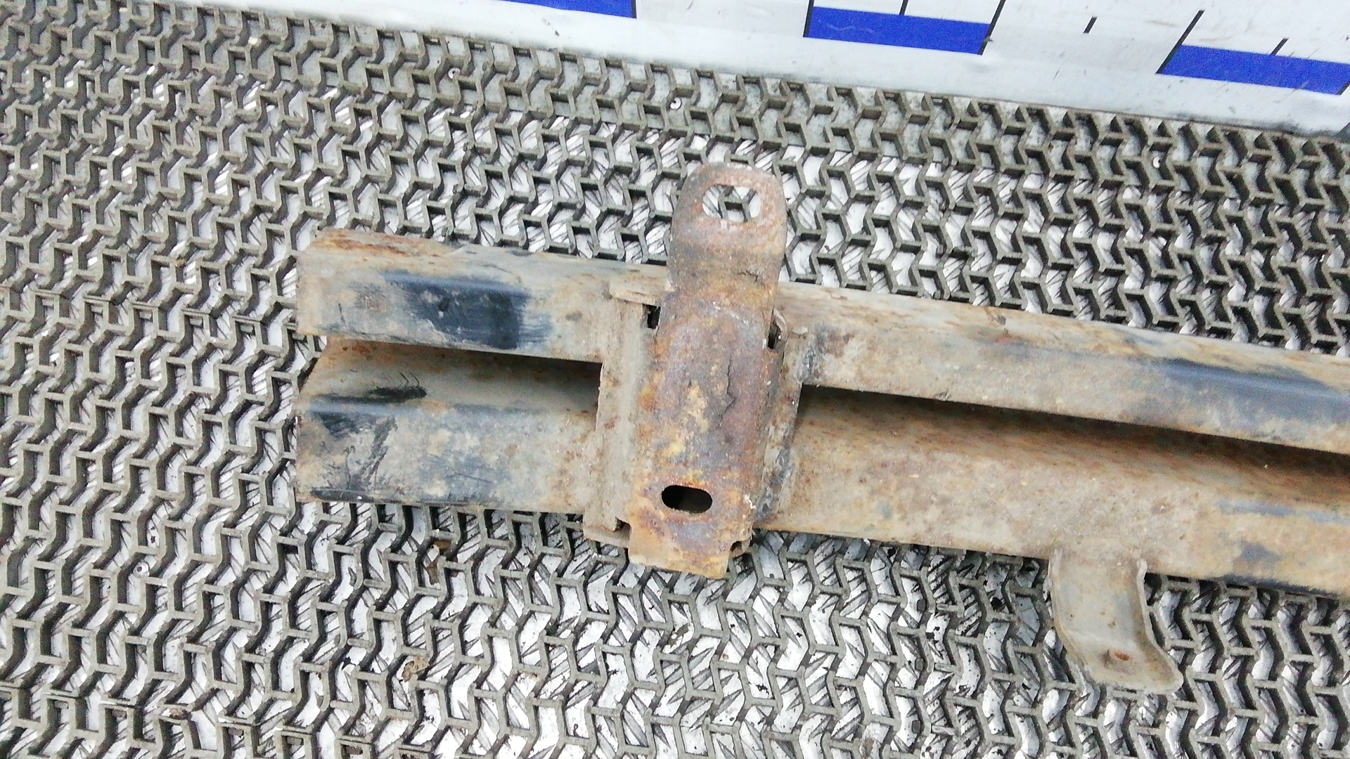 Кронштейн усилителя переднего бампера