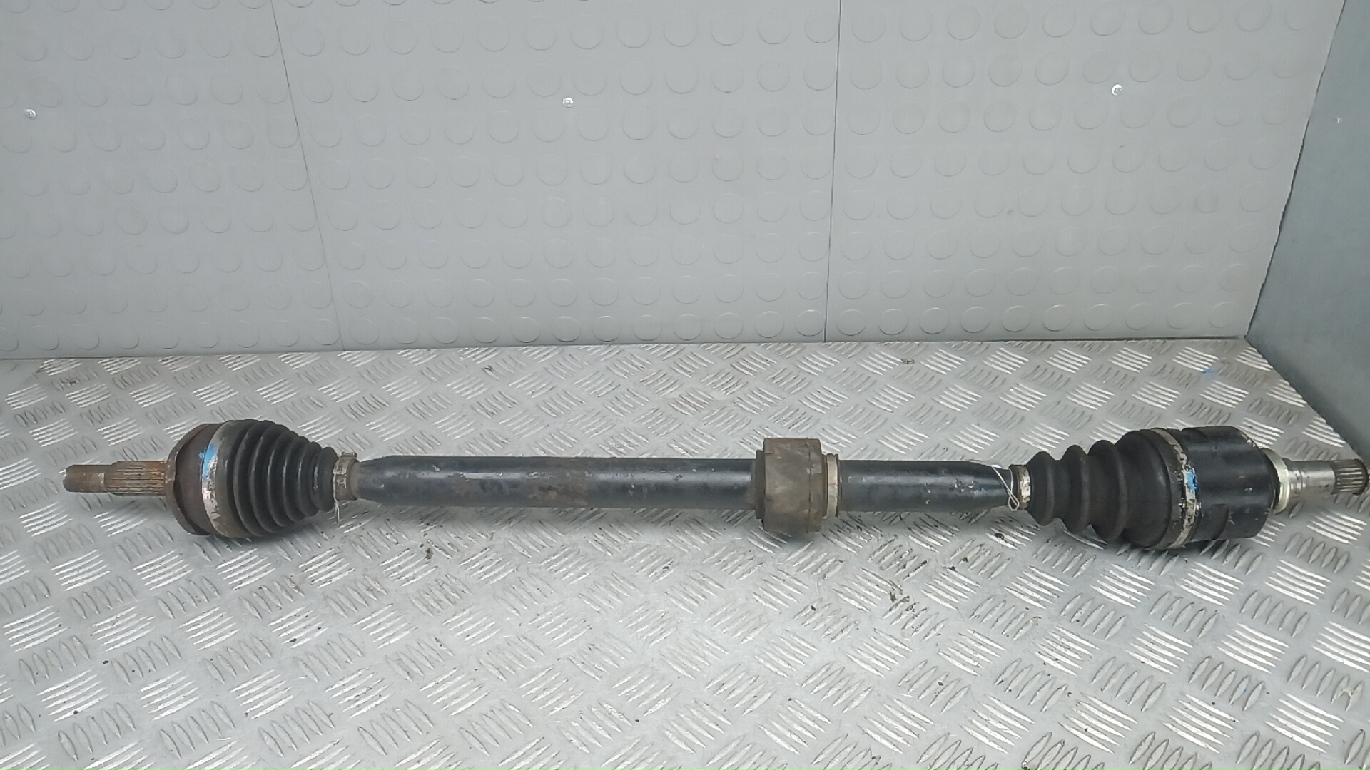 Полуось передняя правая