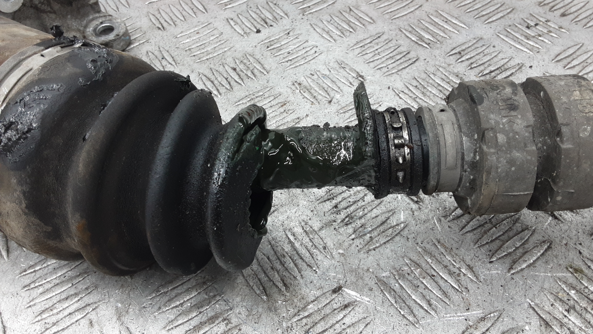 Полуось передняя правая