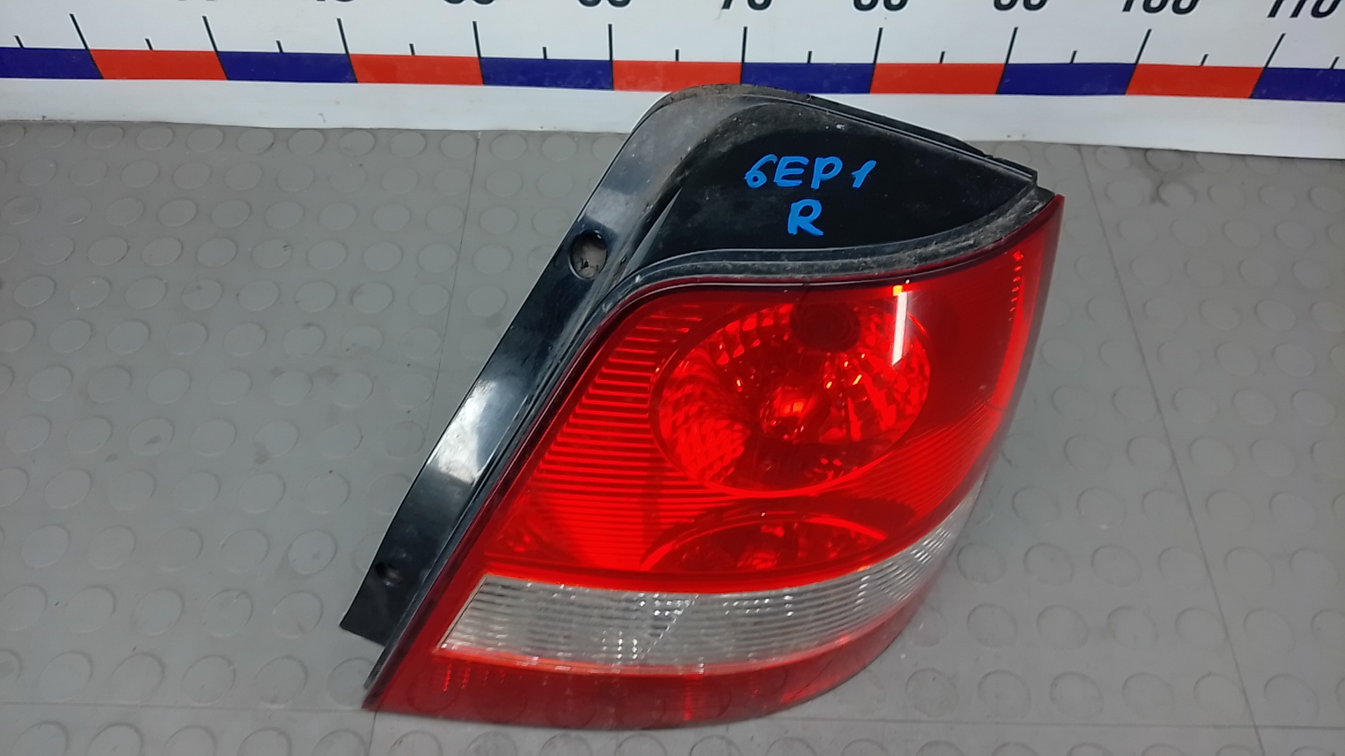 Фонарь задний правый