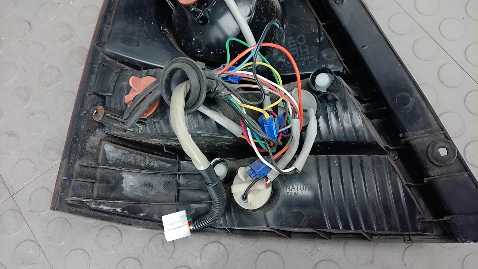 Фонарь задний правый