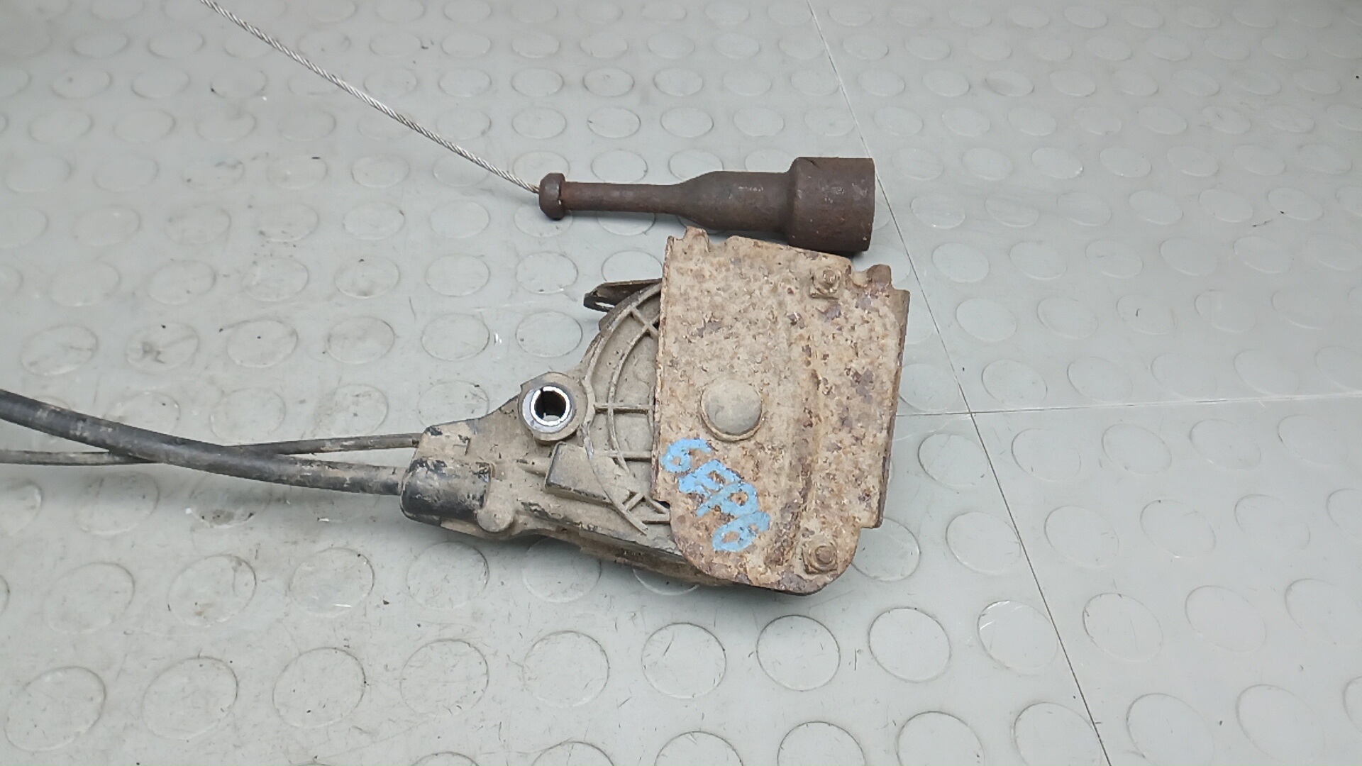 Механизм подъема запасного колеса